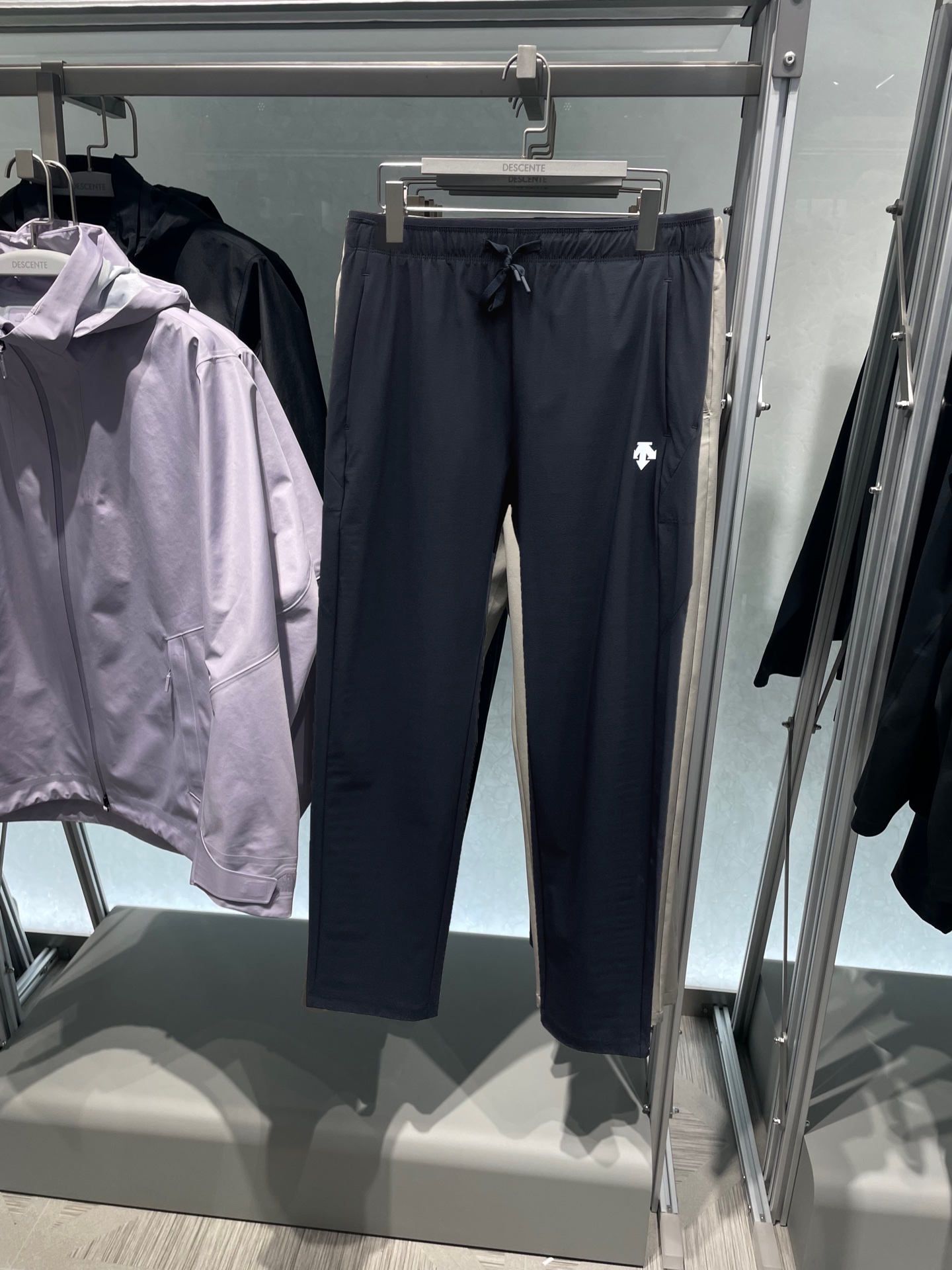 Alternative view of Pants 07200