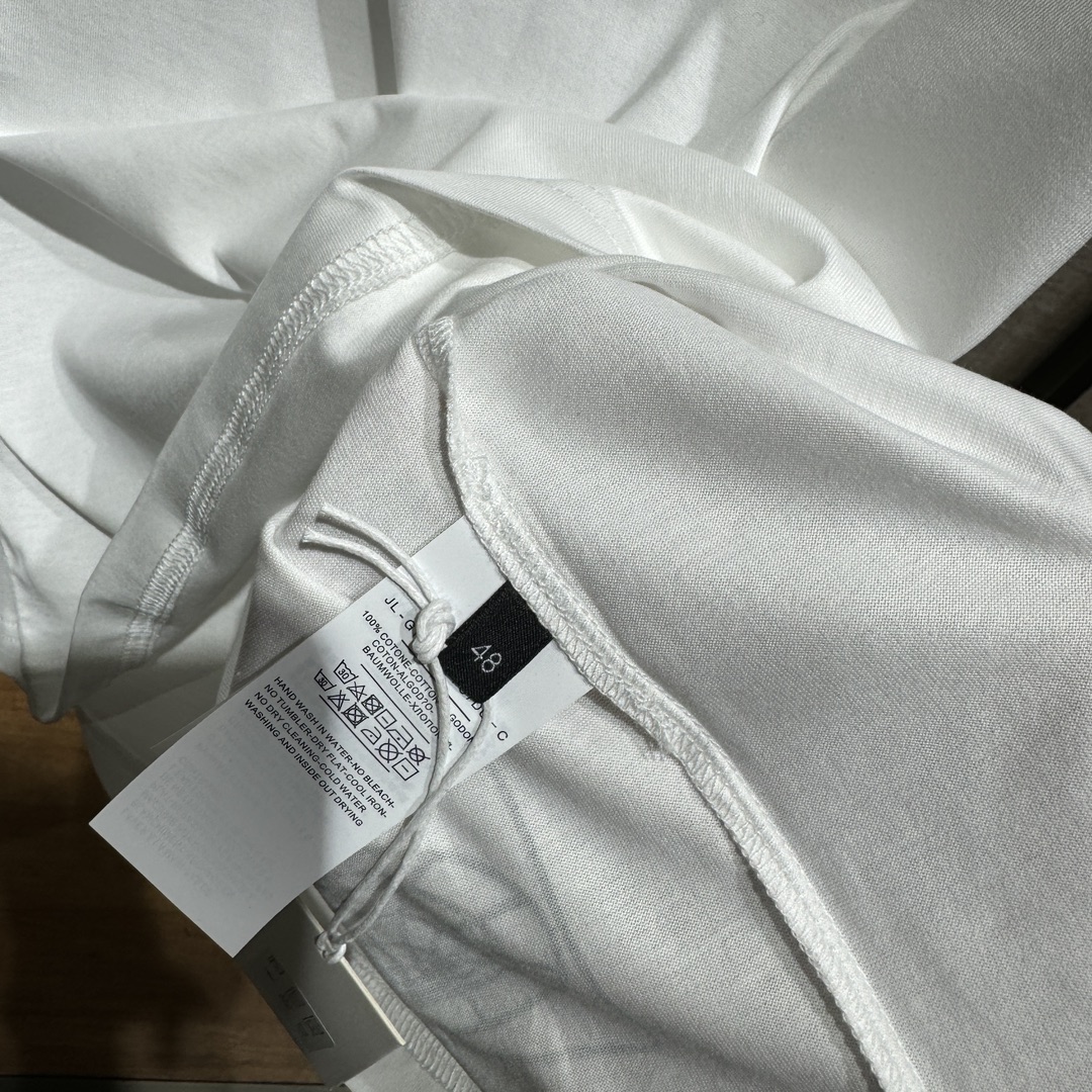 补单回货上新DG标识刺绣细节棉质T恤衫订织全棉面料质感好面料舒适亲肤颜色:黑白色尺码:S-M-L-XL-