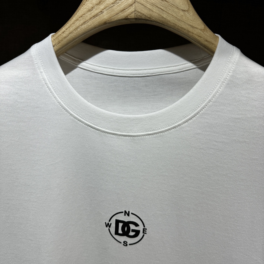 上新DG标识印花细节棉质T恤衫订织全棉面料质感好面料舒适亲肤颜色:黑白色尺码:S-M-L-XL-XXL