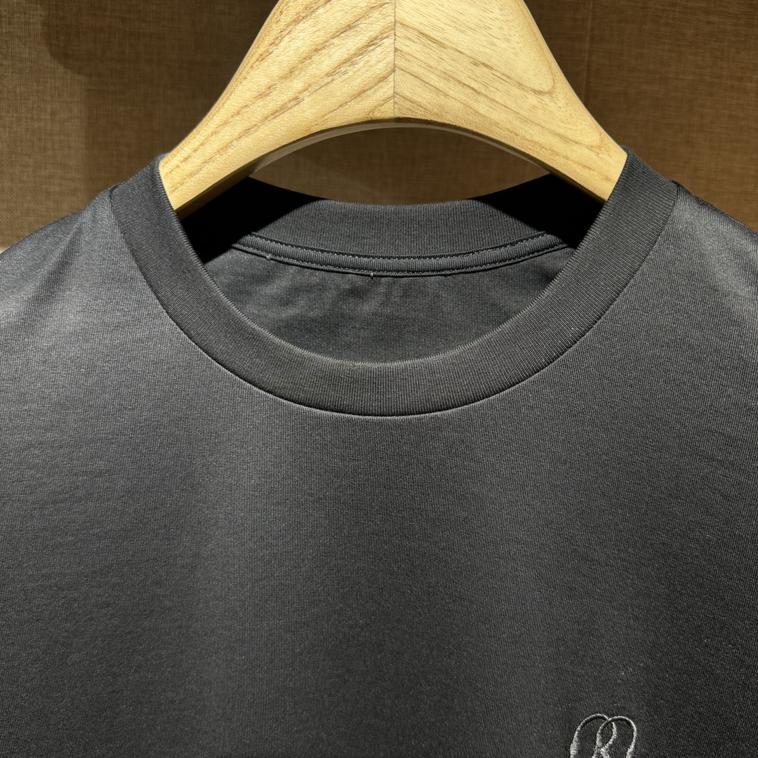 上新B#lly标识刺绣细节棉质T恤衫订织全棉面料质感好面料舒适亲肤颜色:黑白色尺码:S-M-L-XL-X