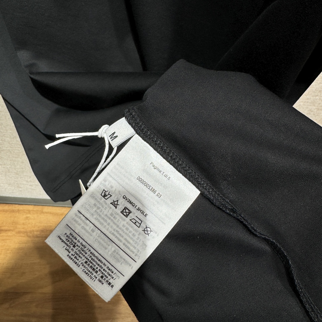 上新VLTN口袋V字形细节棉质T恤衫订织全棉面料质感好面料舒适亲肤颜色:黑白色尺码:S-M-L-XL-X