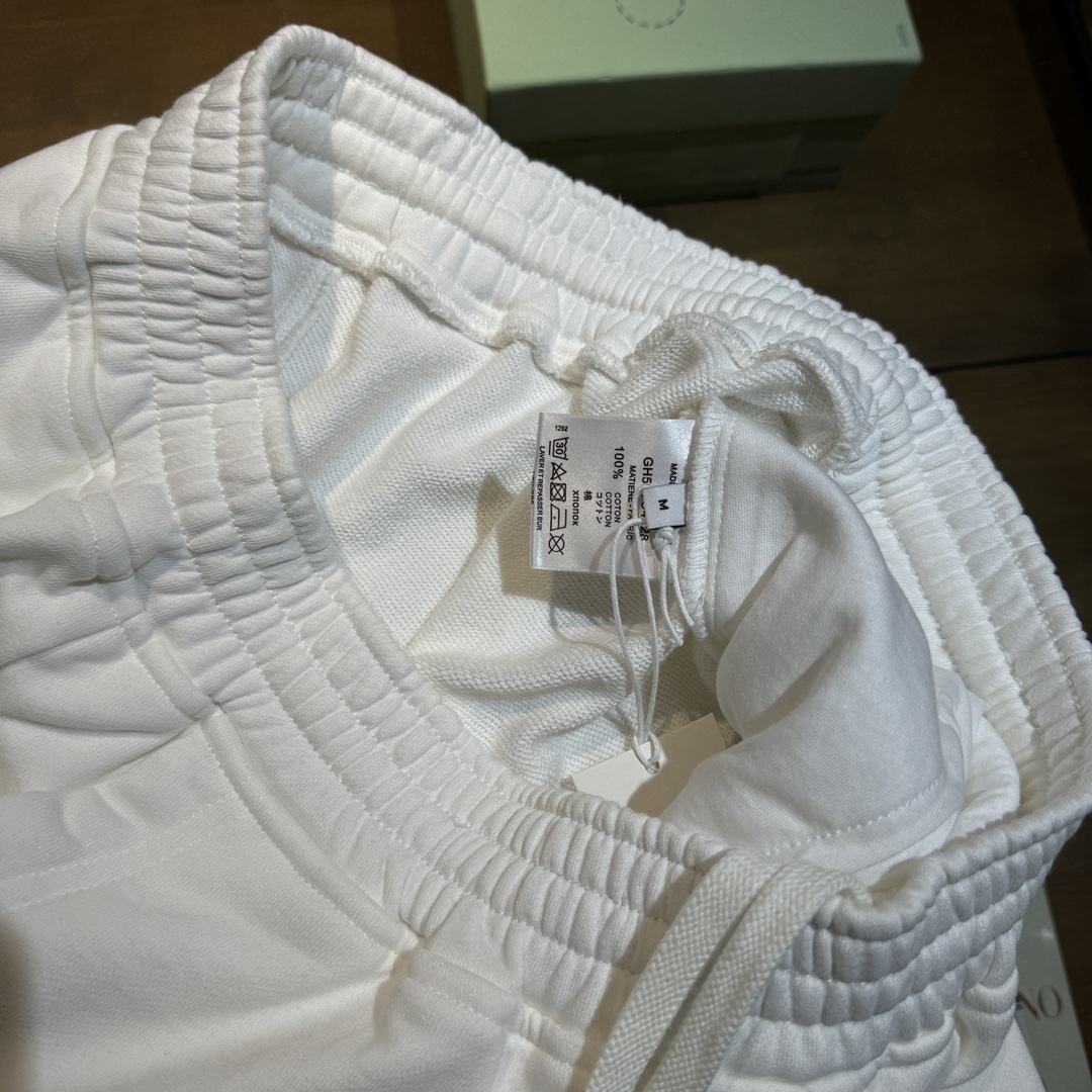 GV 己凡希 中裤服装 9