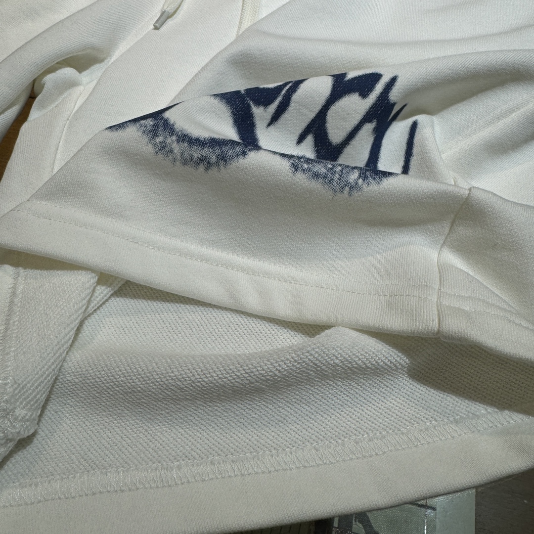 GV 己凡希 中裤服装 6