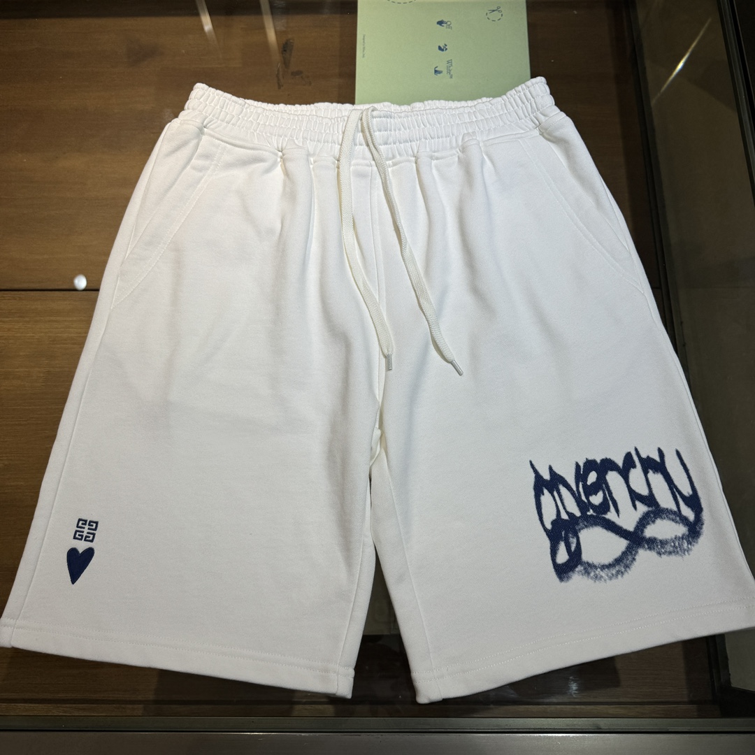 上新，GV己凡希中裤，面料质感很好，厚度适中，微宽版型...