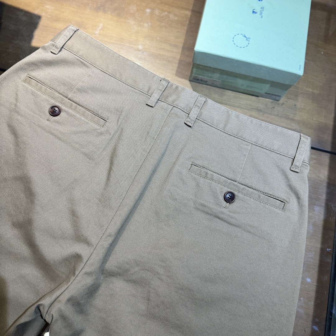 Burberry Men's Khaki Cotton Twill Shorts with Embroidered Knight Detail 8 i1714988219 3995 4