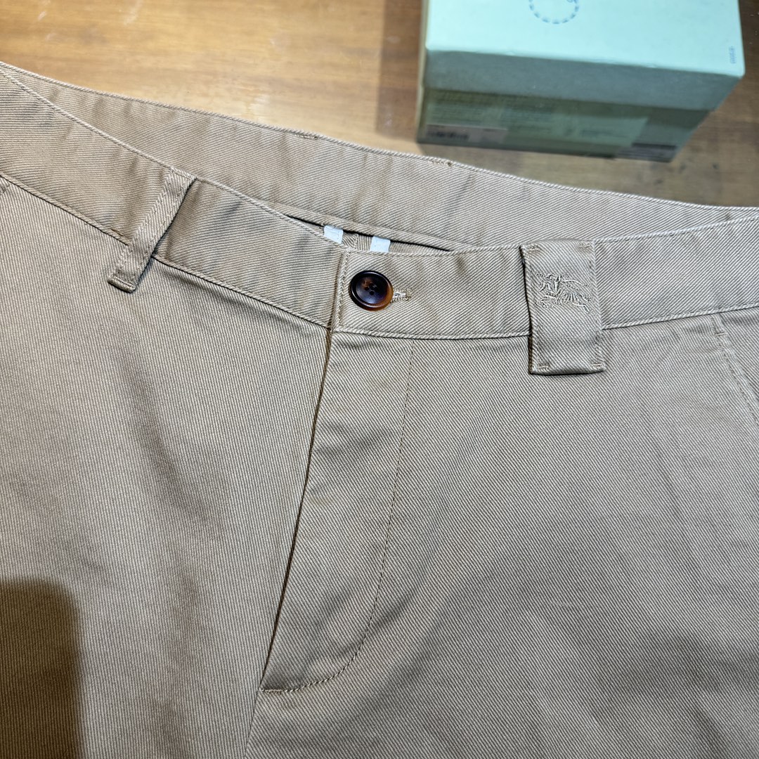 Burberry Men's Khaki Cotton Twill Shorts with Embroidered Knight Detail 4 i1714988219 5431 1