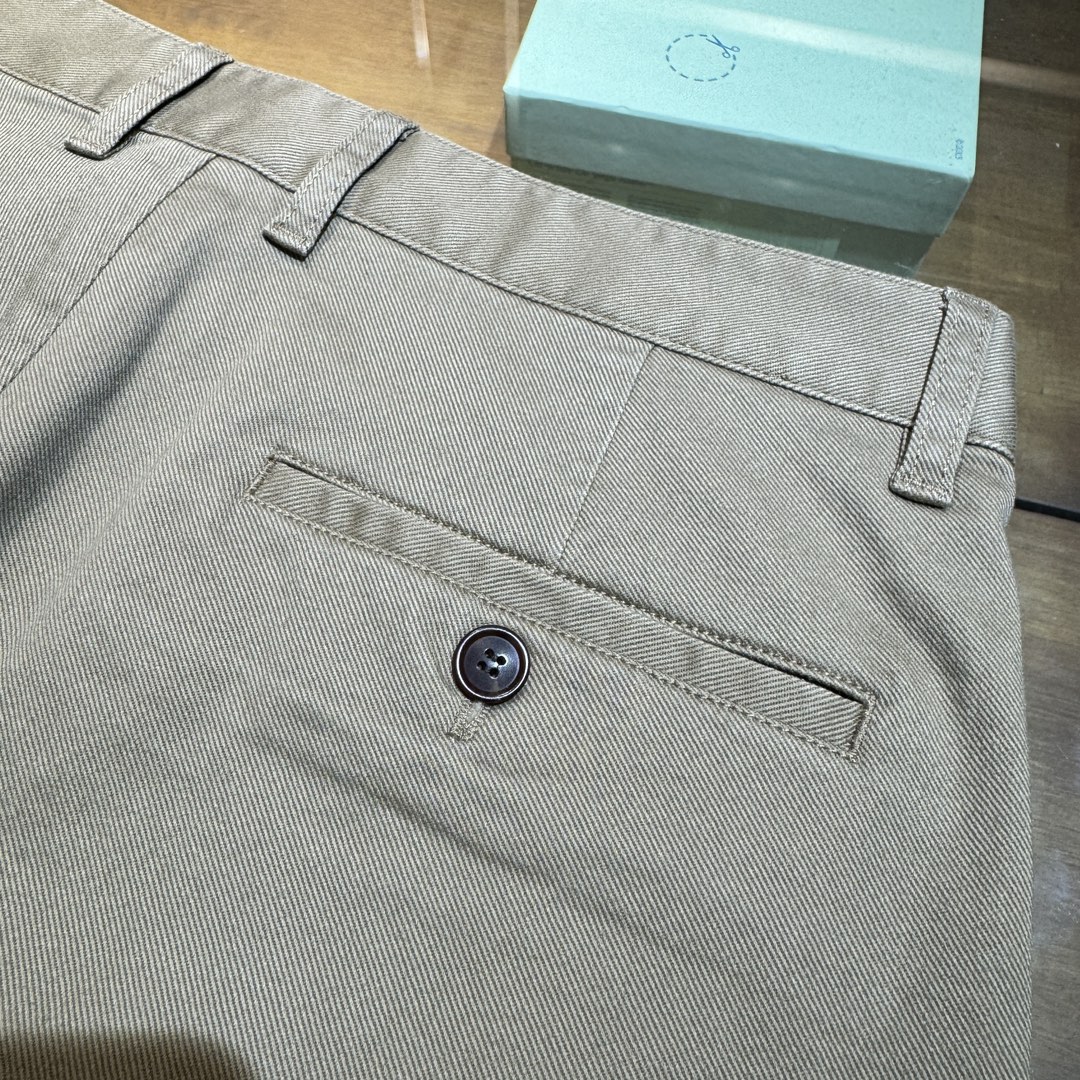 Burberry Men's Khaki Cotton Twill Shorts with Embroidered Knight Detail 9 i1714988219 7904 7