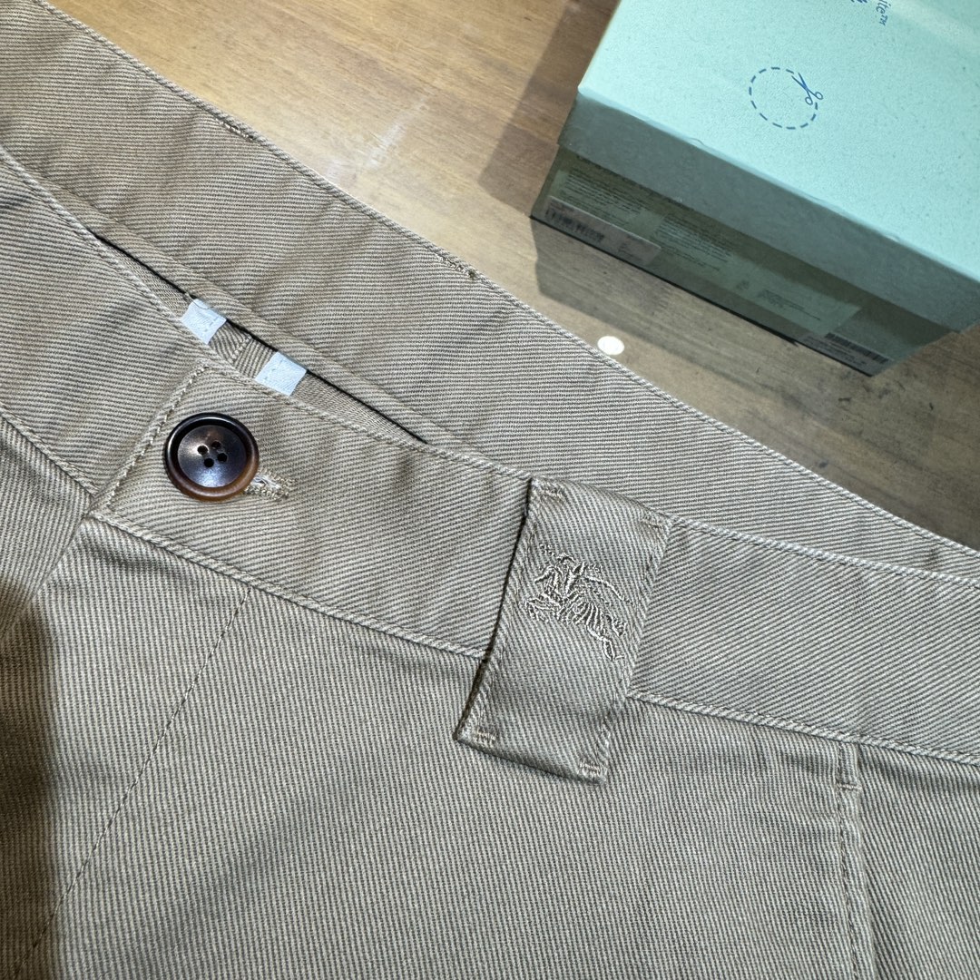 Burberry Men's Khaki Cotton Twill Shorts with Embroidered Knight Detail 5 i1714988219 8646 3