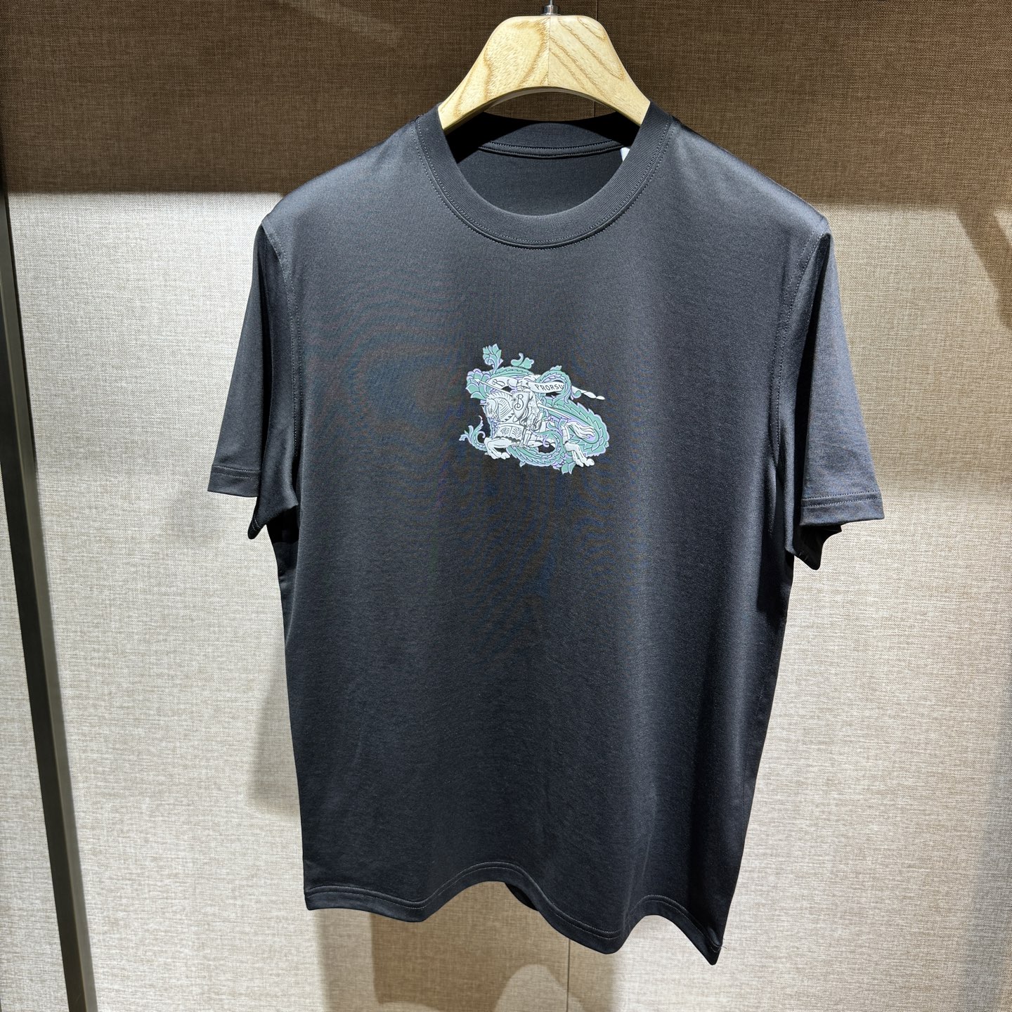 上新，BBR标识印花细节全棉短袖T恤。订织全棉面料质感好...