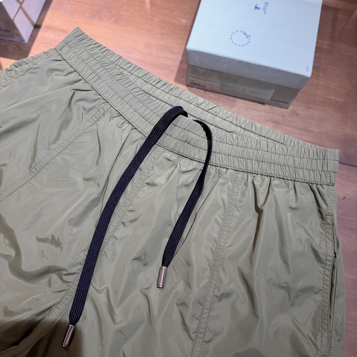Fashionable P528 Sensor Skin Shorts with Techno-Sensitized Polyester Fabric and Stylish Details - 图片 3