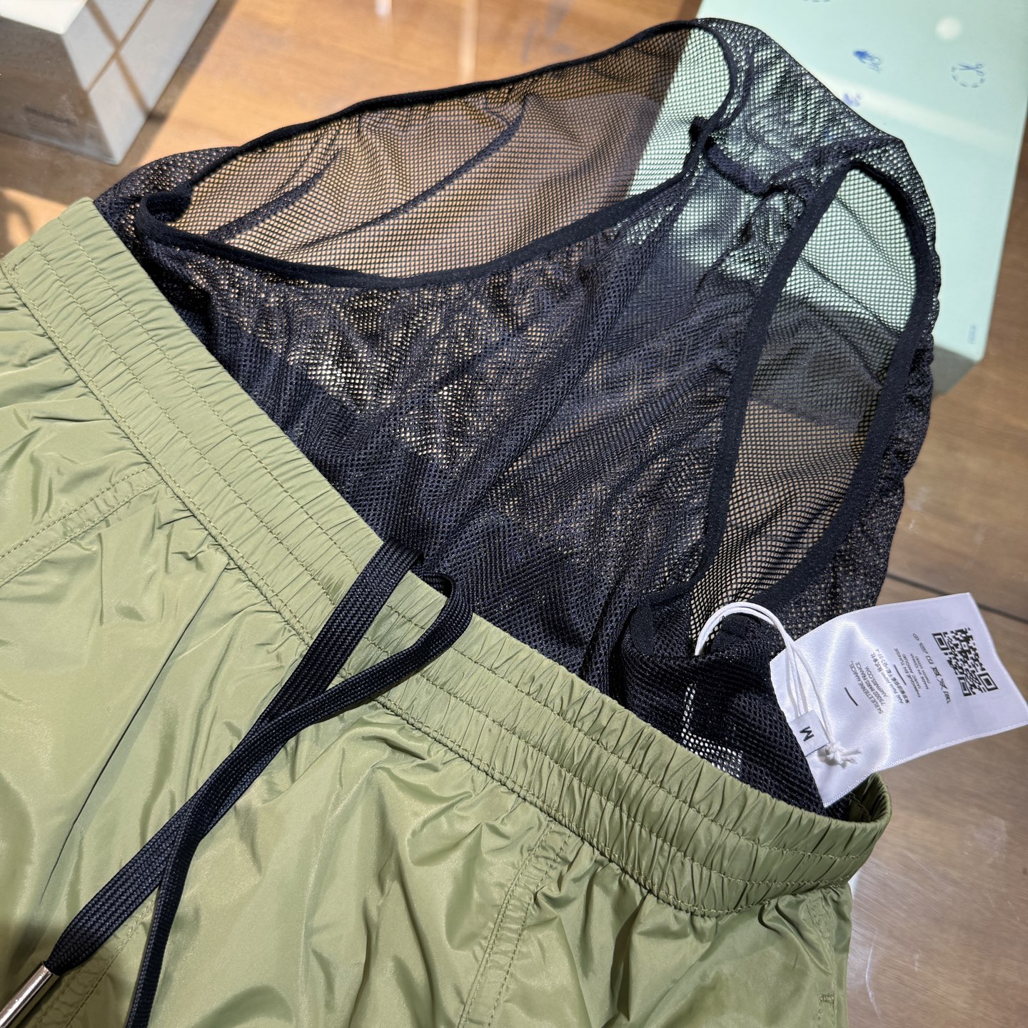 Fashionable P528 Sensor Skin Shorts with Techno-Sensitized Polyester Fabric and Stylish Details - 图片 9