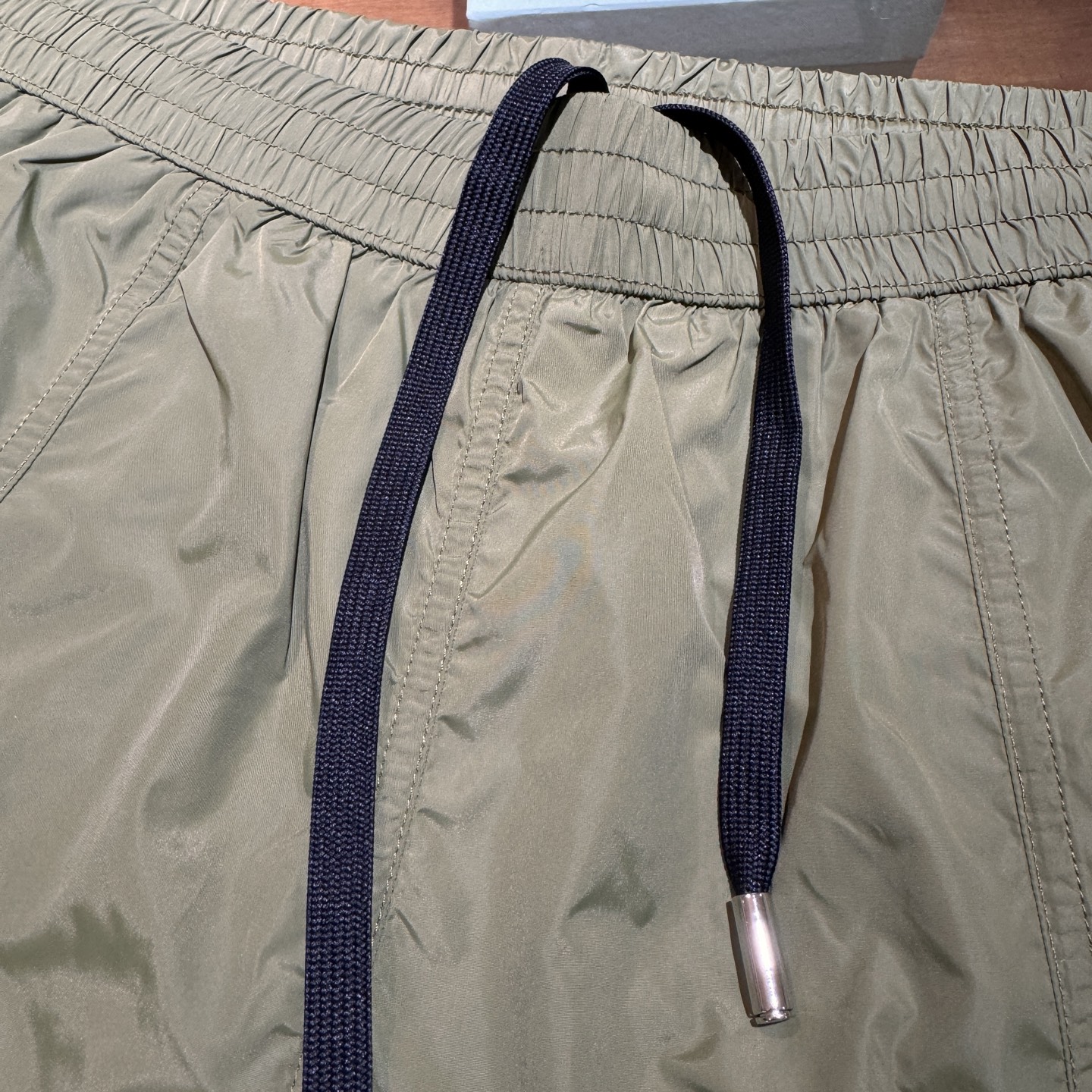 Fashionable P528 Sensor Skin Shorts with Techno-Sensitized Polyester Fabric and Stylish Details - 图片 4