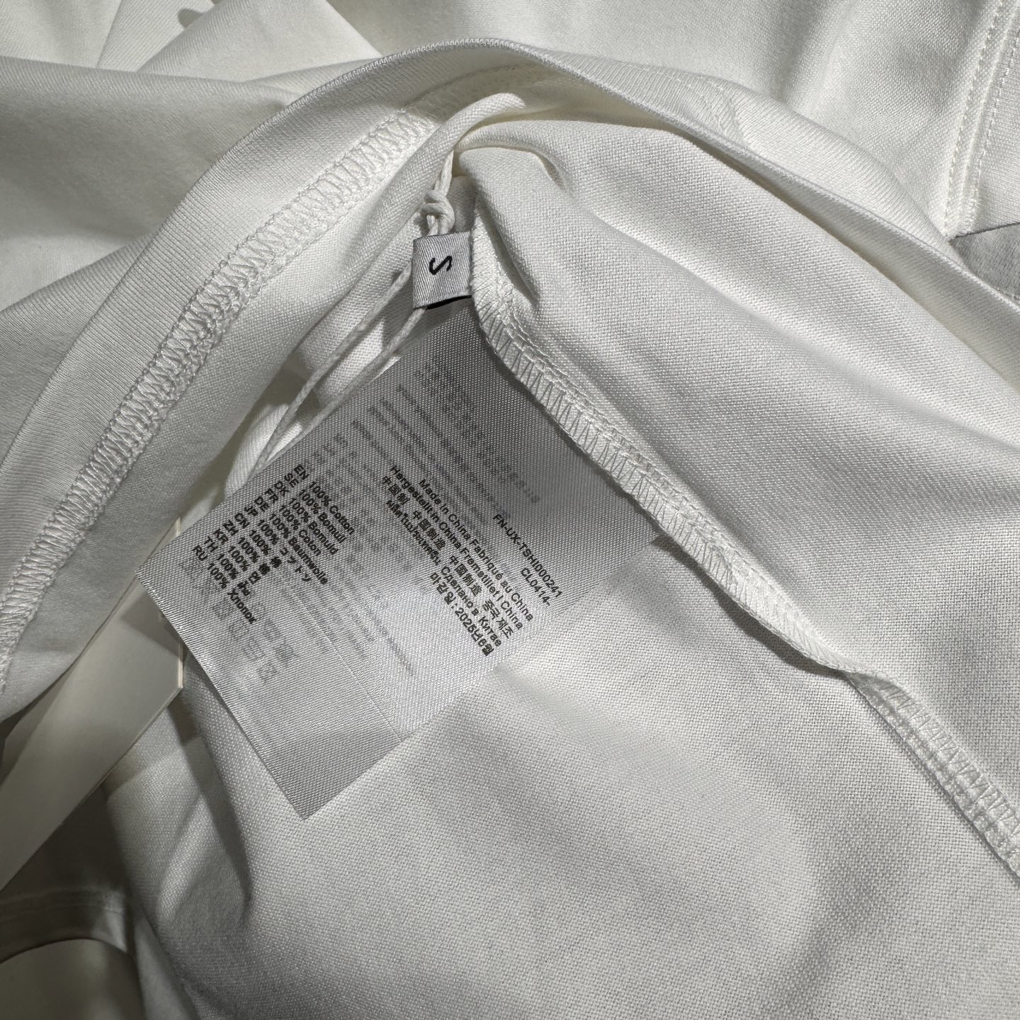 上新，宽松版型acne印花细节全棉T恤。厚款面料质感很好舒适亲肤。颜色:黑，白色。尺码:S-M-L-XL