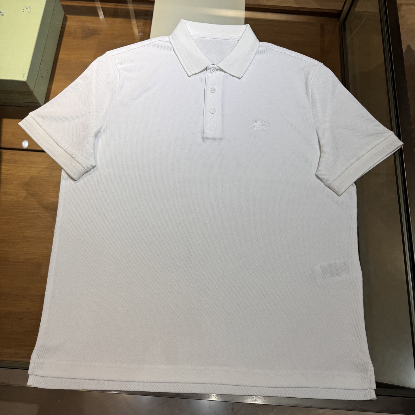 上新，BBR珠地面料翻领Polo衫。面料质感很好舒适亲肤。颜色:黑，白色。尺码:S-M-L-XL-XXL