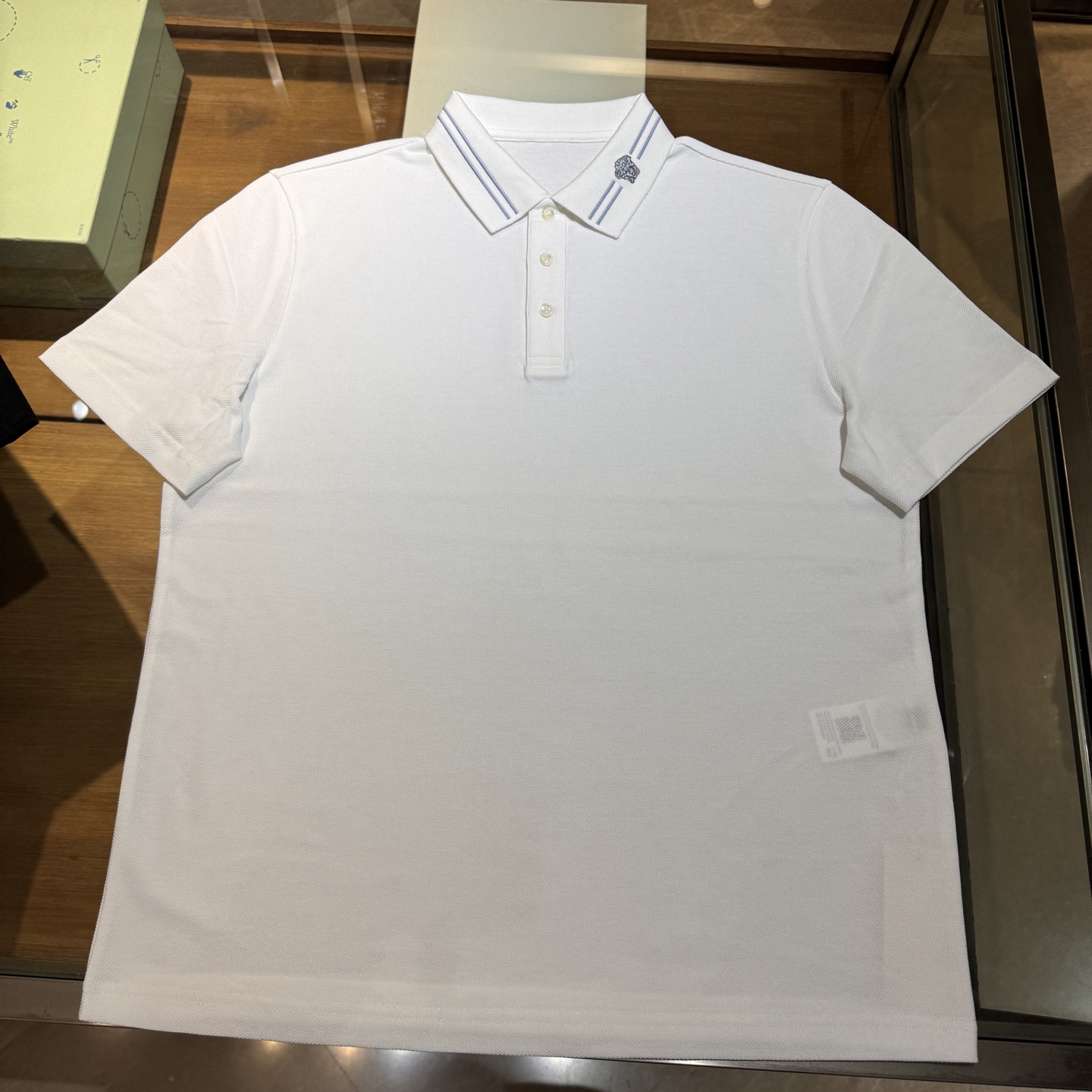 上新，VS范C哲珠地面料翻领Polo衫。面料质感很好舒适亲肤。颜色:黑，白色。尺码:S-M-L-XL-X