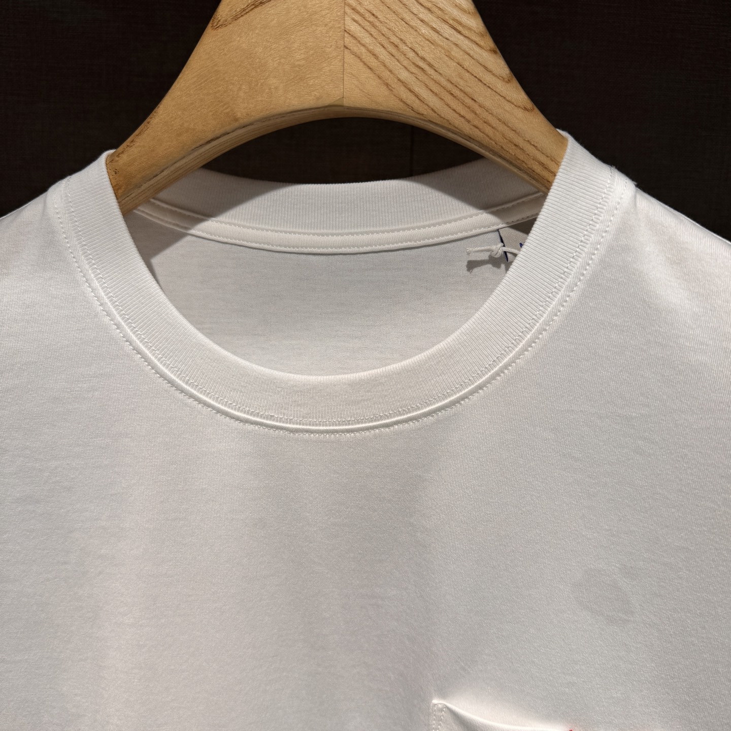 上新，BBR口袋织带细节全棉T恤。面料质感很好舒适亲肤。颜色:黑，白色。尺码:S-M-L-XL-XXL。