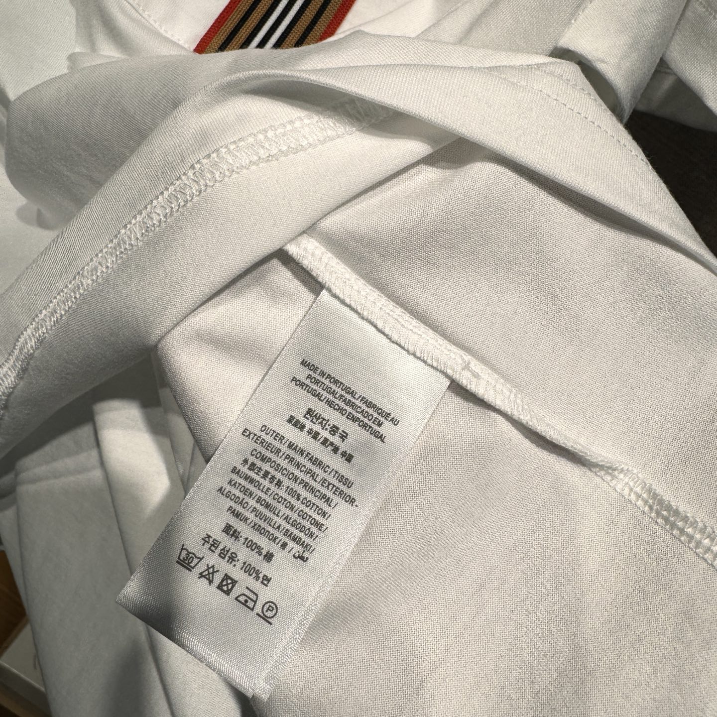 上新，BBR口袋织带细节全棉T恤。面料质感很好舒适亲肤。颜色:黑，白色。尺码:S-M-L-XL-XXL。