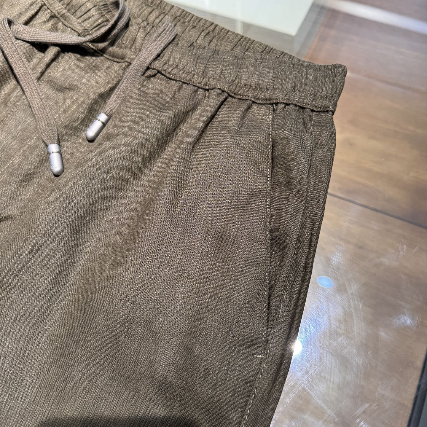 上新，DG标识细节亚麻中裤。面料质感很好，尺码:S-M-L-XL-XXL。