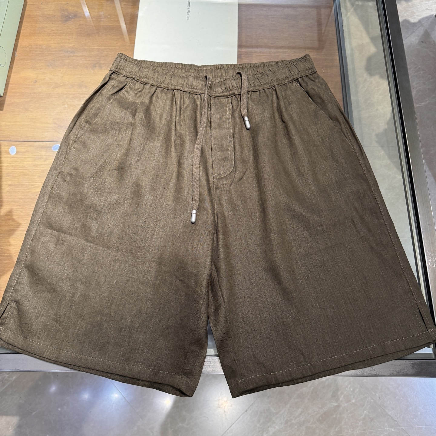 上新，DG标识细节亚麻中裤。面料质感很好，尺码:S-M-L-XL-XXL。