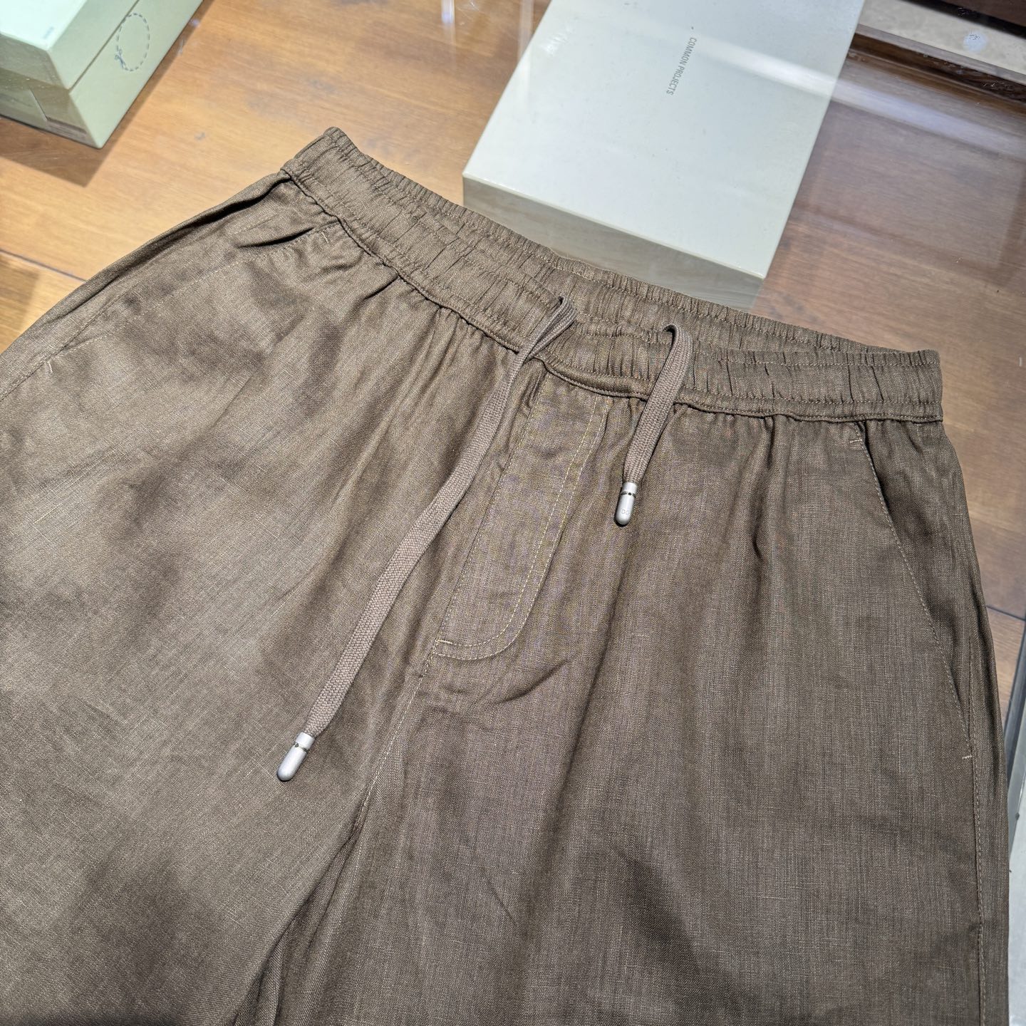 上新，DG标识细节亚麻中裤。面料质感很好，尺码:S-M-L-XL-XXL。