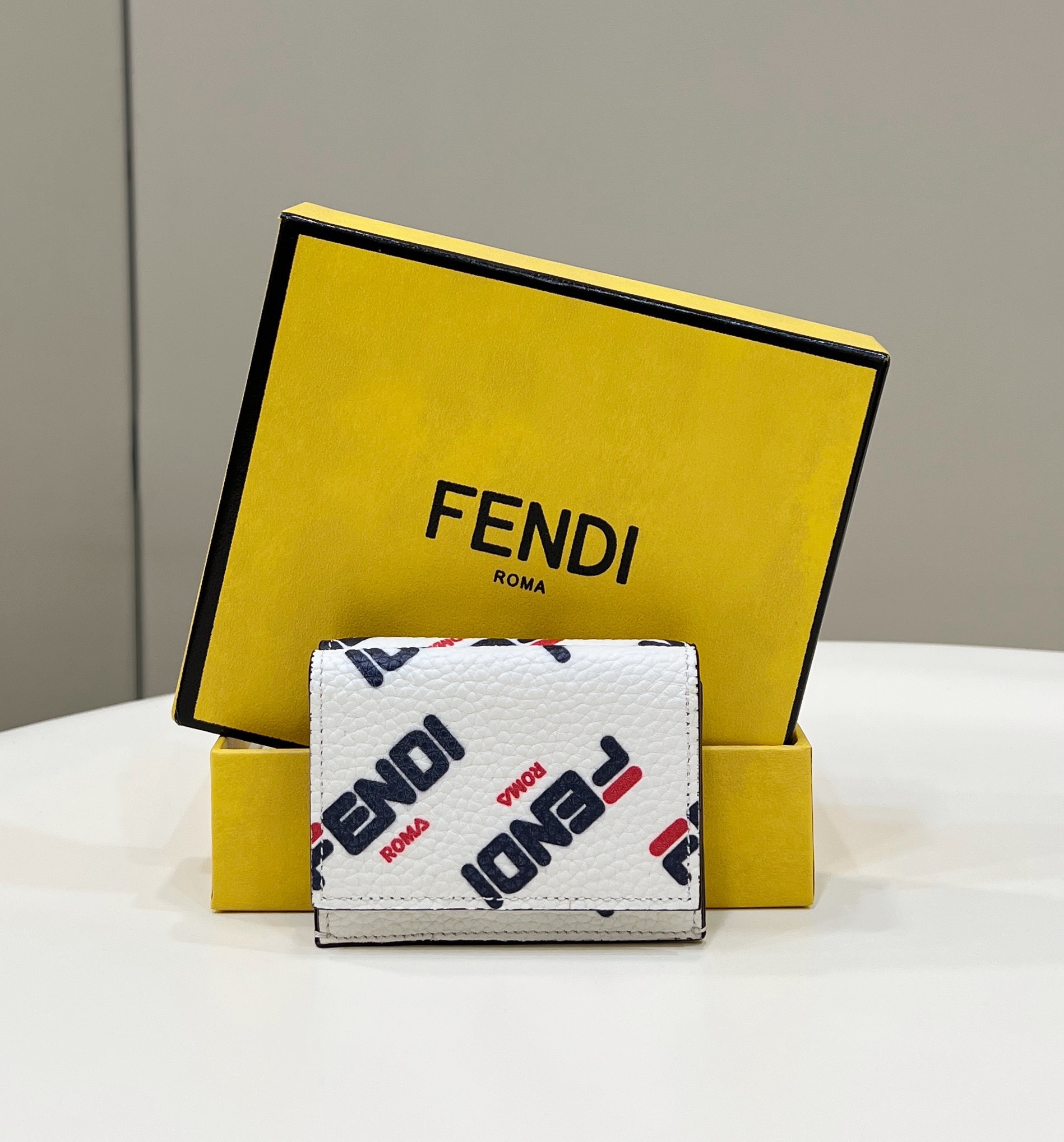 [Fendi Wallets]white silk screen Litchi pattern small wallet Double open use 9