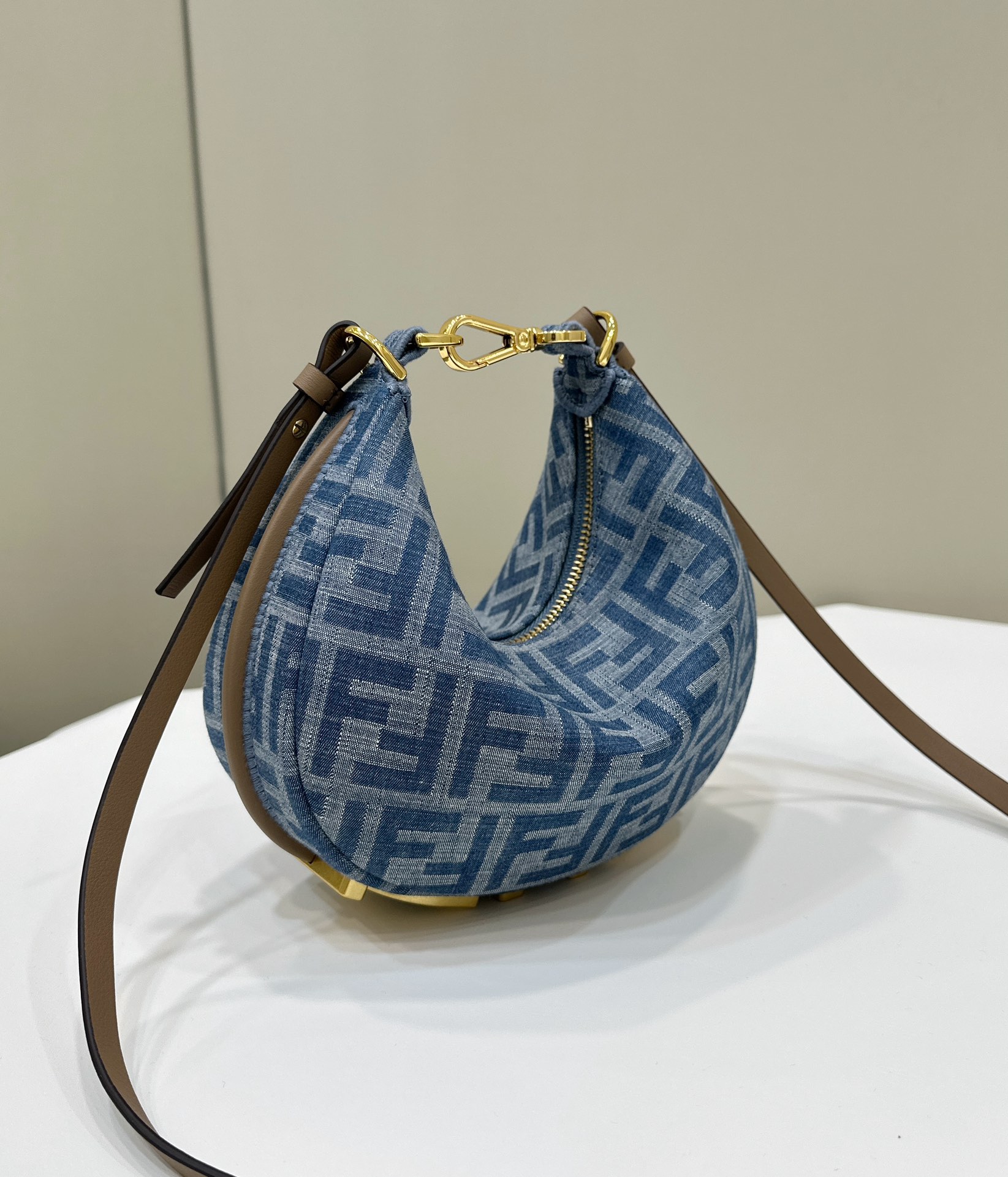Fendi Fendigraphy Denim Hobo Bag - Iconic Style, Spacious Design 3 i1718010966 8037 5