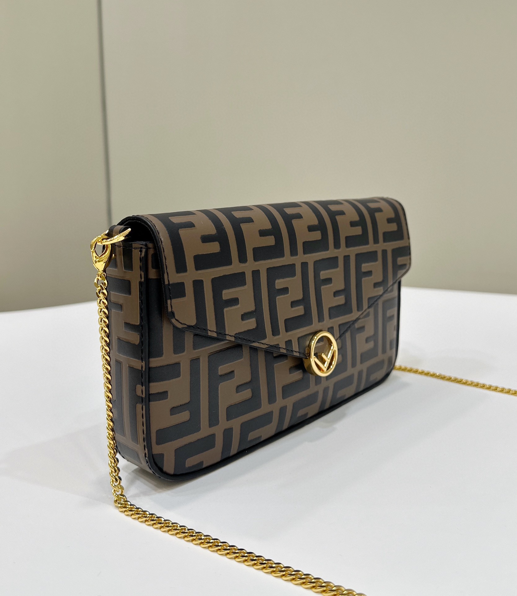Fendi Three-in-One Chain Bag with Classic FF Leather Pattern 4 i1719905122 2707 8