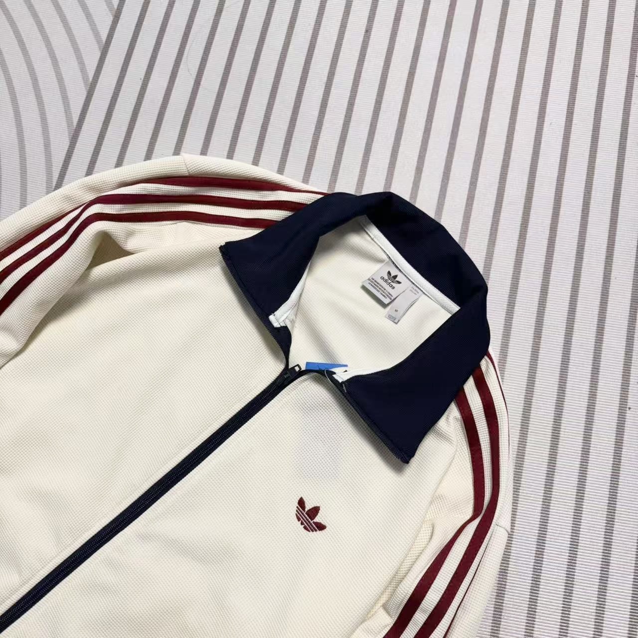 Alternative view of Jacket 02647