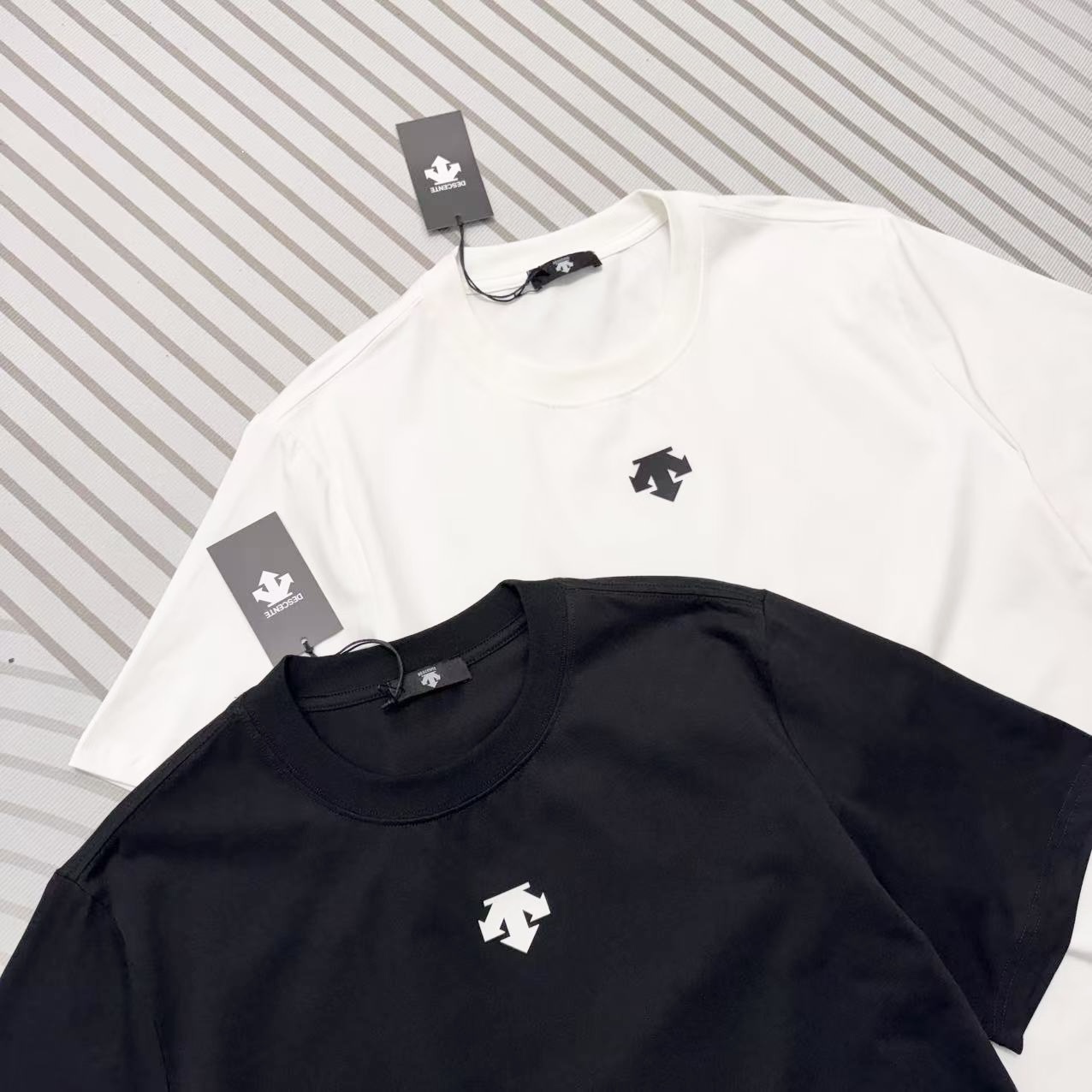 Alternative view of T-Shirt 02642