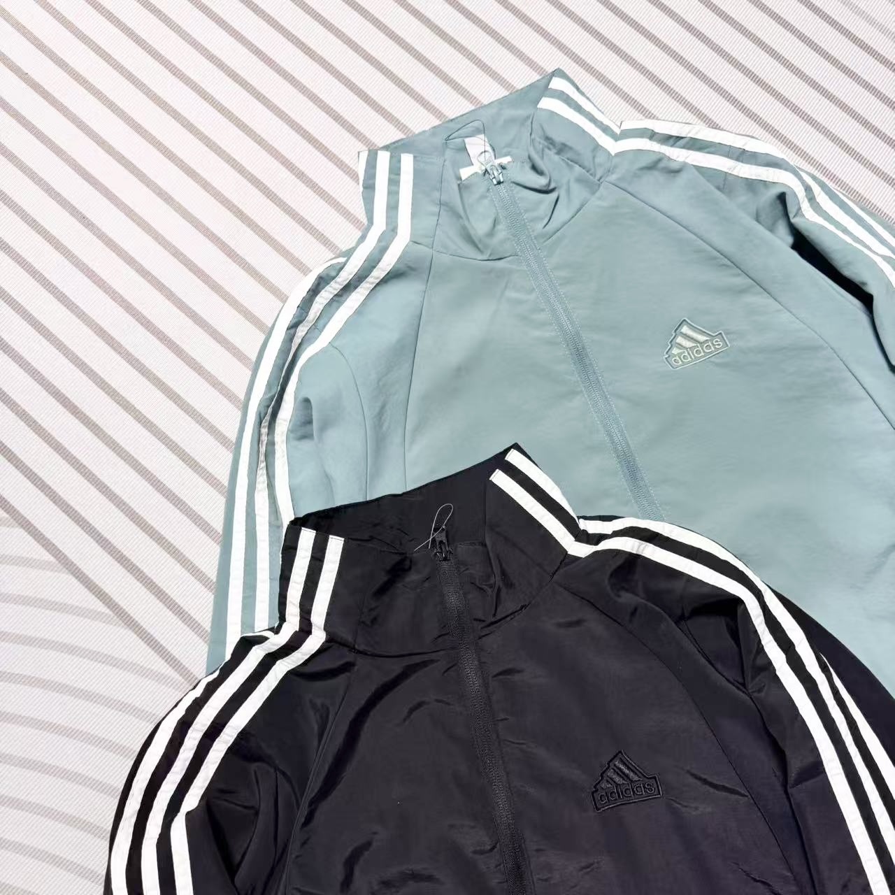 Alternative view of Jacket 02637