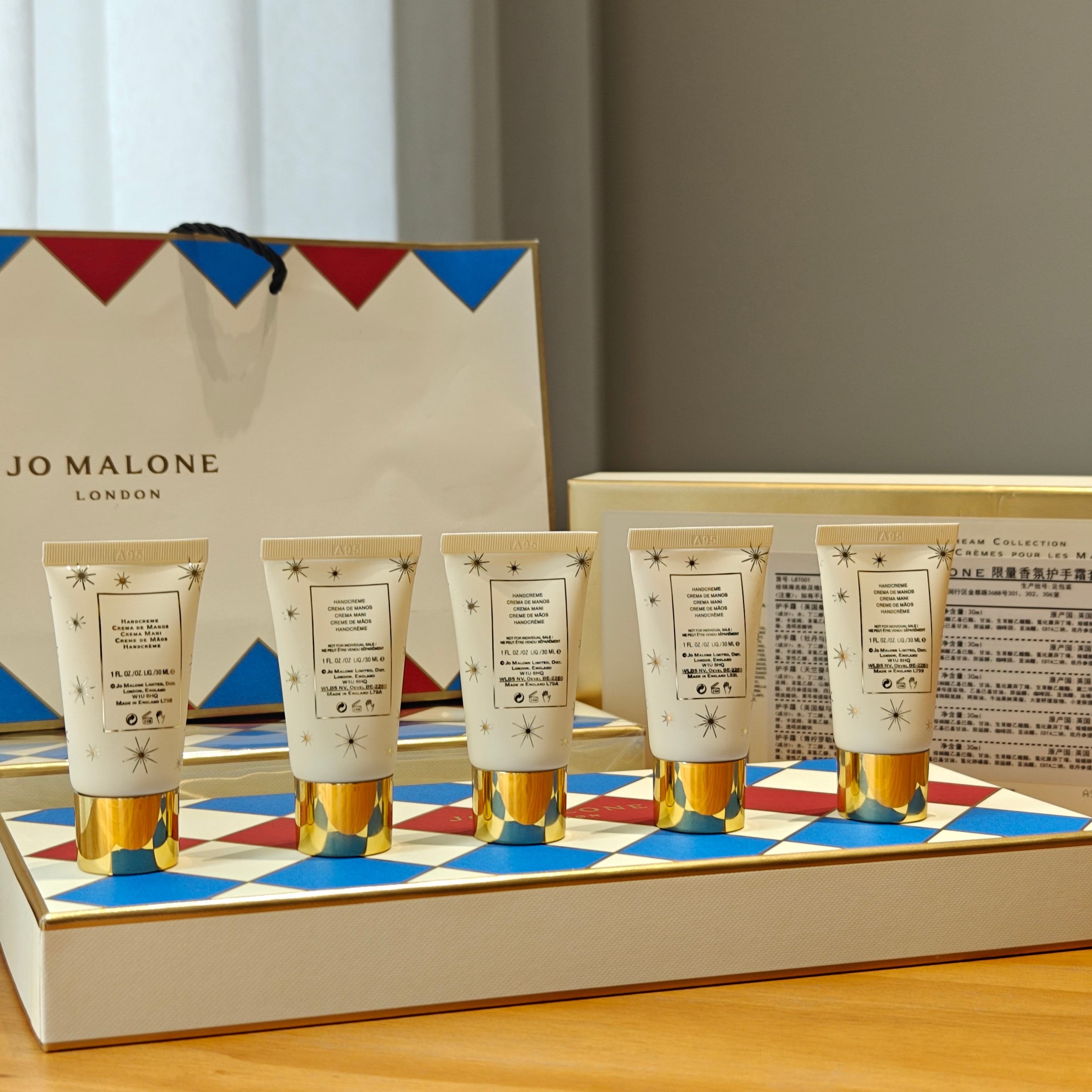 the whole hand is tender and smoothIt smells like the fragrance of a - Perfume 6