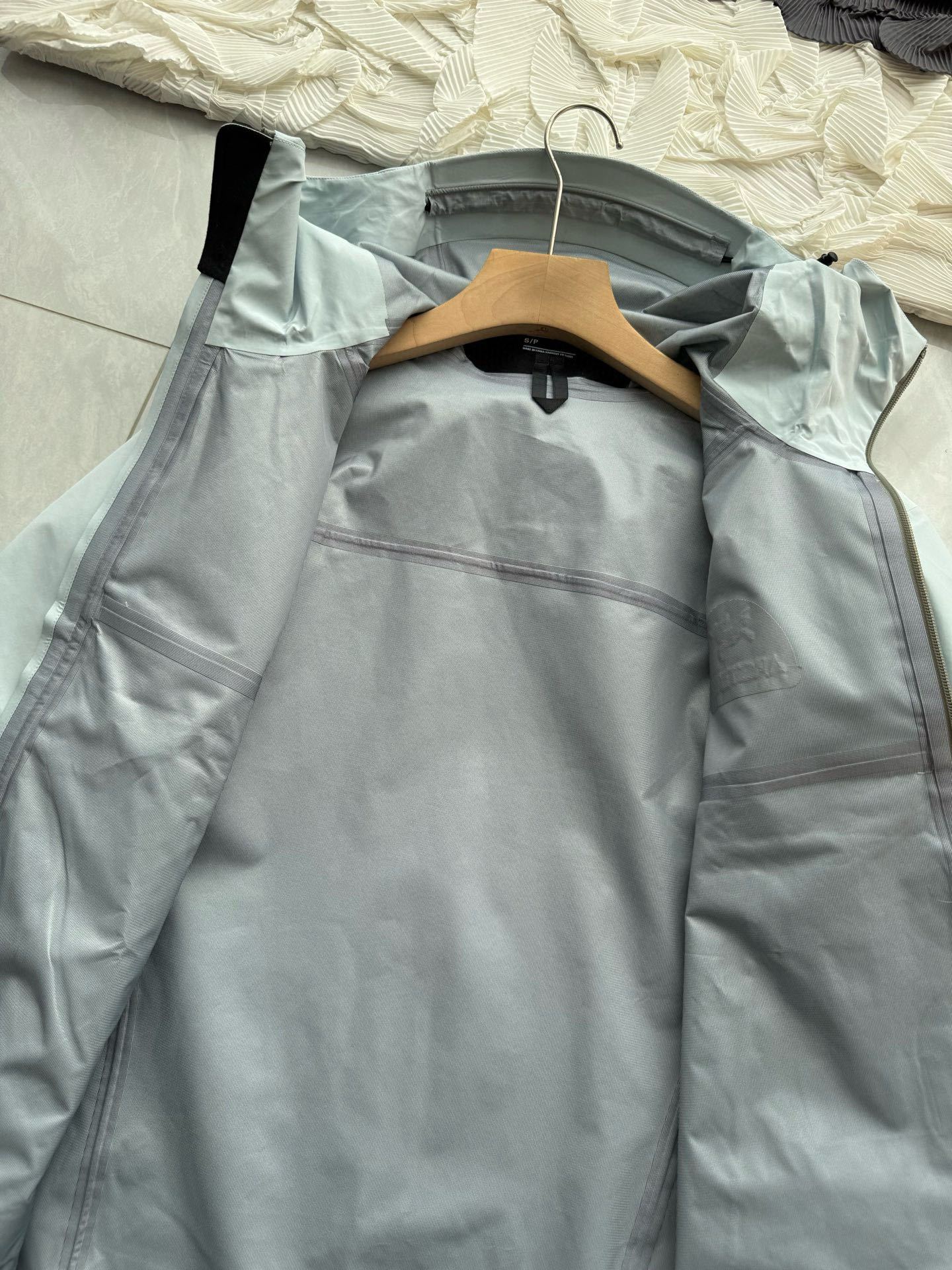 Arc'teryx Beta LT Gore-Tex Pro Jacket - Lightweight & Versatile for Urban & Outdoor 13 i1741706612305 6655 0 11