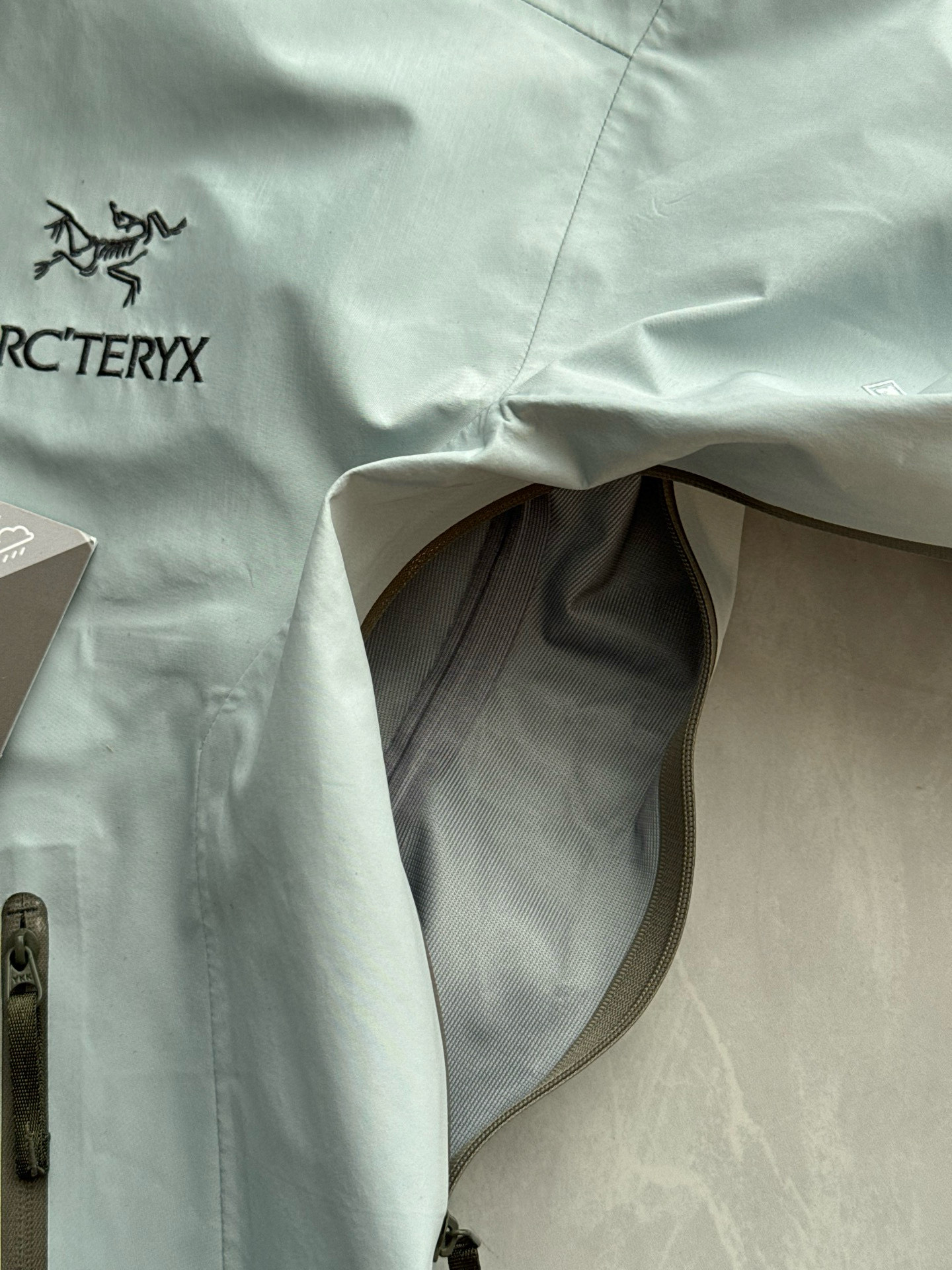 Arc'teryx Beta LT Gore-Tex Pro Jacket - Lightweight & Versatile for Urban & Outdoor 14 i1741706612353 6378 0 12