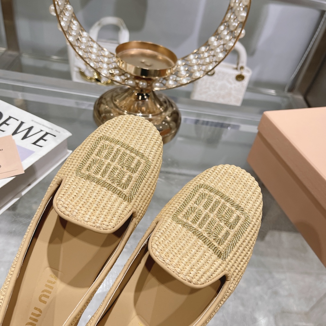 zapatillas de fábrica - miu miu miu bordado hierba rafia plana zapatos individuales Miu ballet plana