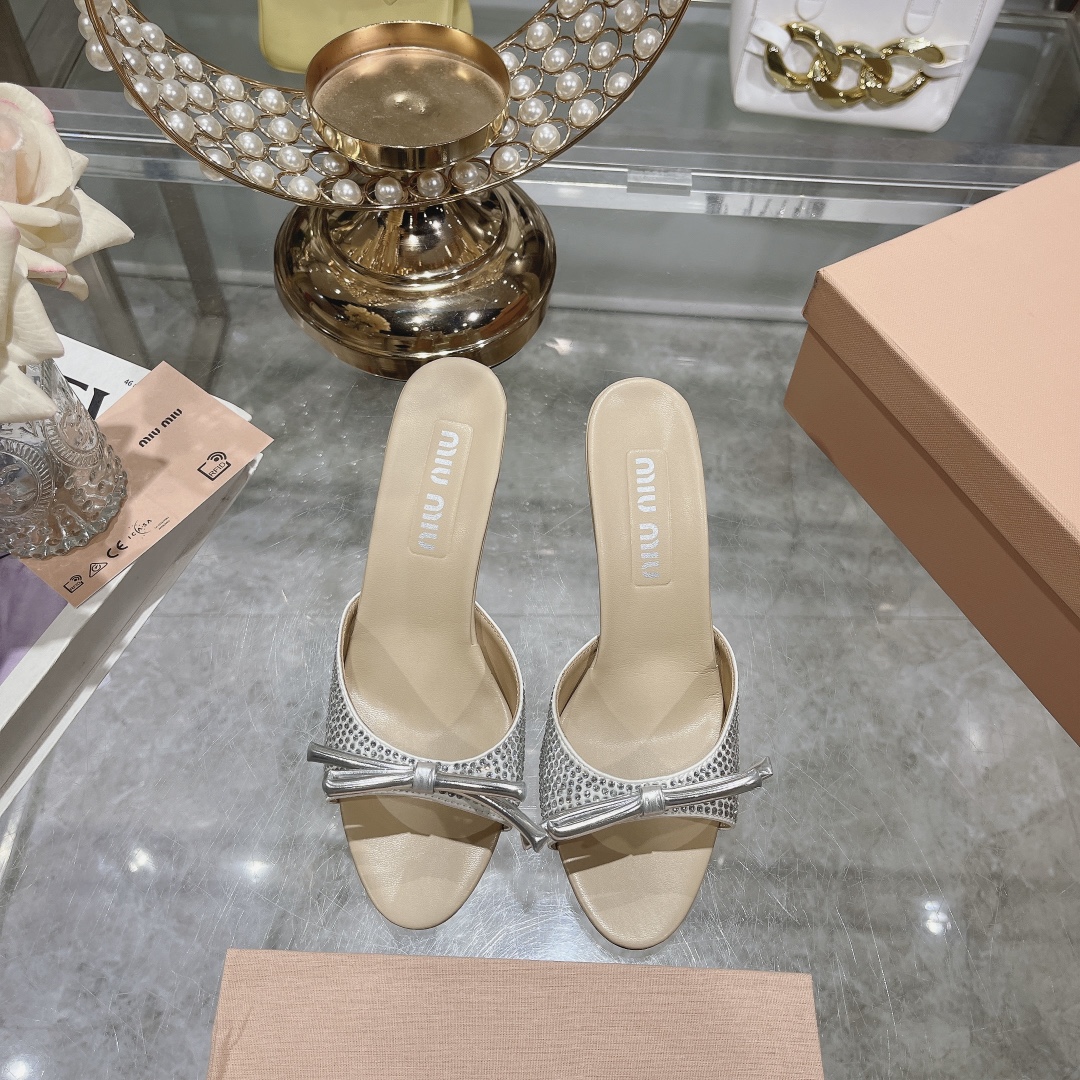 MiuMiu Zapatos Sandalias Negro Rosa Plata Piel de oveja Seda Colección primavera – verano Fashion