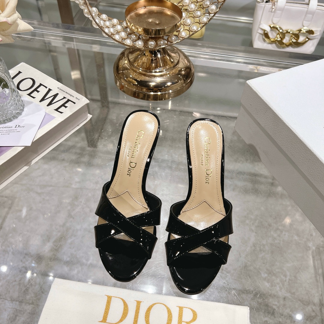 Dior Zapatos Pantuflas Dermis Laca Piel de oveja Seda Colección primavera – verano