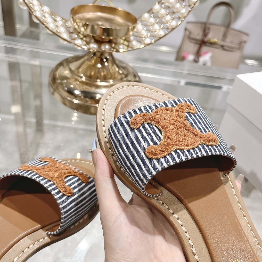 Celine 2025 Spring/Summer New Embroidered Beach Sandals Comfortable and Stylish 9 i1717261820 4283 8