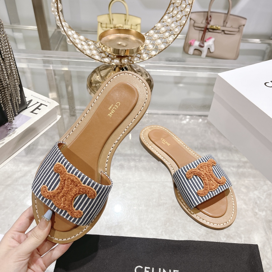 Celine 2025 Spring/Summer New Embroidered Beach Sandals Comfortable and Stylish 5 i1717261820 9901 0