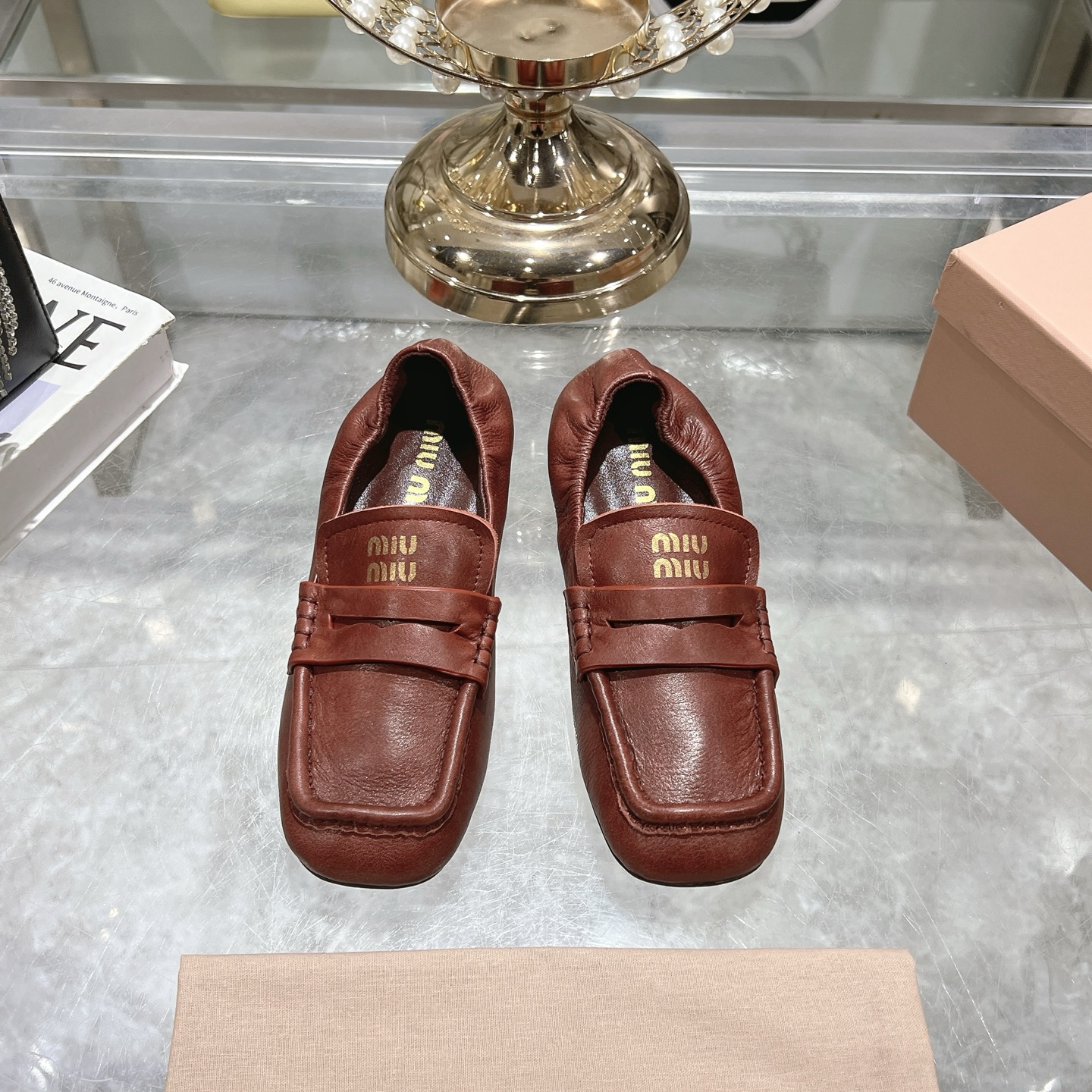 NO:235459,MiuMiu/MuMu 25ss Early Spring Show new style, one-foot lazy shoes, Mary Jane ballet shoes, high heels single shoes, the official spring and summer show new style, fashionable and versatile, salty and sweet, not polished at all, whether worn barefoot or socks, it will reduce age and be super invincible and versatile!  (ZP development) Custom imported cowhide, inner sheepskin, sole counter sole, heel height of about 4cm, size 35-39 (40 custom made, no return or exchange), ballet shoes, miumiu, mary jane, cowhide, sheepskin, socks19860909MiuMiu/缪缪25ss早春走秀新款一脚蹬懒人鞋玛丽珍芭蕾舞鞋·高跟单鞋 官方春夏走秀新款,时髦百搭·即可咸又可甜·一点也不磨脚·无论光脚穿还是搭配袜子穿都超级减龄 超级无敌百搭！（ZP开发） 鞋面定制进口牛皮 内里羊皮 鞋底专柜大底 跟高4cm左右码数35-39（40订做不退换）,芭蕾舞鞋,miumiu,mary jane,cowhide,sheepskin,socks,Women's Shoes