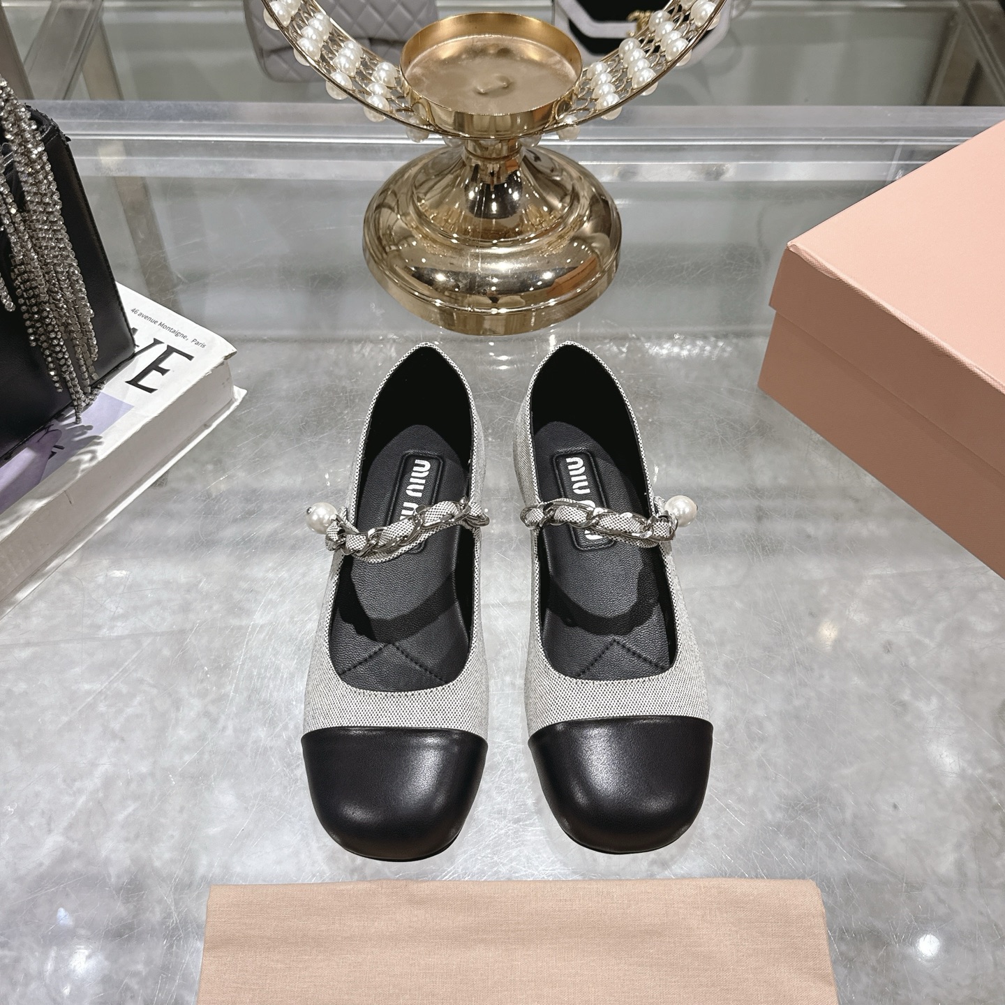 NO:228176,Miao Miao 25ss early spring show new color-blocking British style Mary Jane ballet shoes·high heels single shoes. The official spring and summer show new style, fashionable and versatile, salty and sweet, and does not polish the feet at all. Whether worn barefoot or socks, it will reduce age and be super invincible and versatile!  (ZP development) Custom imported upper, inner lining sheepskin, sole genuine leather outsole, heel high flat sole 4.5cm 7.5cm, size 35-39 (40 custom made, no return or exchange), sandals, sandals, mary jane, sheepskin, Leather soles, socks19860909缪缪25ss早春走秀新款拼色英伦风玛丽珍芭蕾舞鞋·高跟单鞋 官方春夏走秀新款,时髦百搭·即可咸又可甜·一点也不磨脚·无论光脚穿还是搭配袜子穿都超级减龄 超级无敌百搭！（ZP开发） 鞋面定制进口 内里羊皮 鞋底真皮大底 跟高平底 4.5cm 7.5cm 码数35-39（40订做不退换）,凉鞋,sandals,mary jane,sheepskin,Leather soles,socks,Women's Shoes