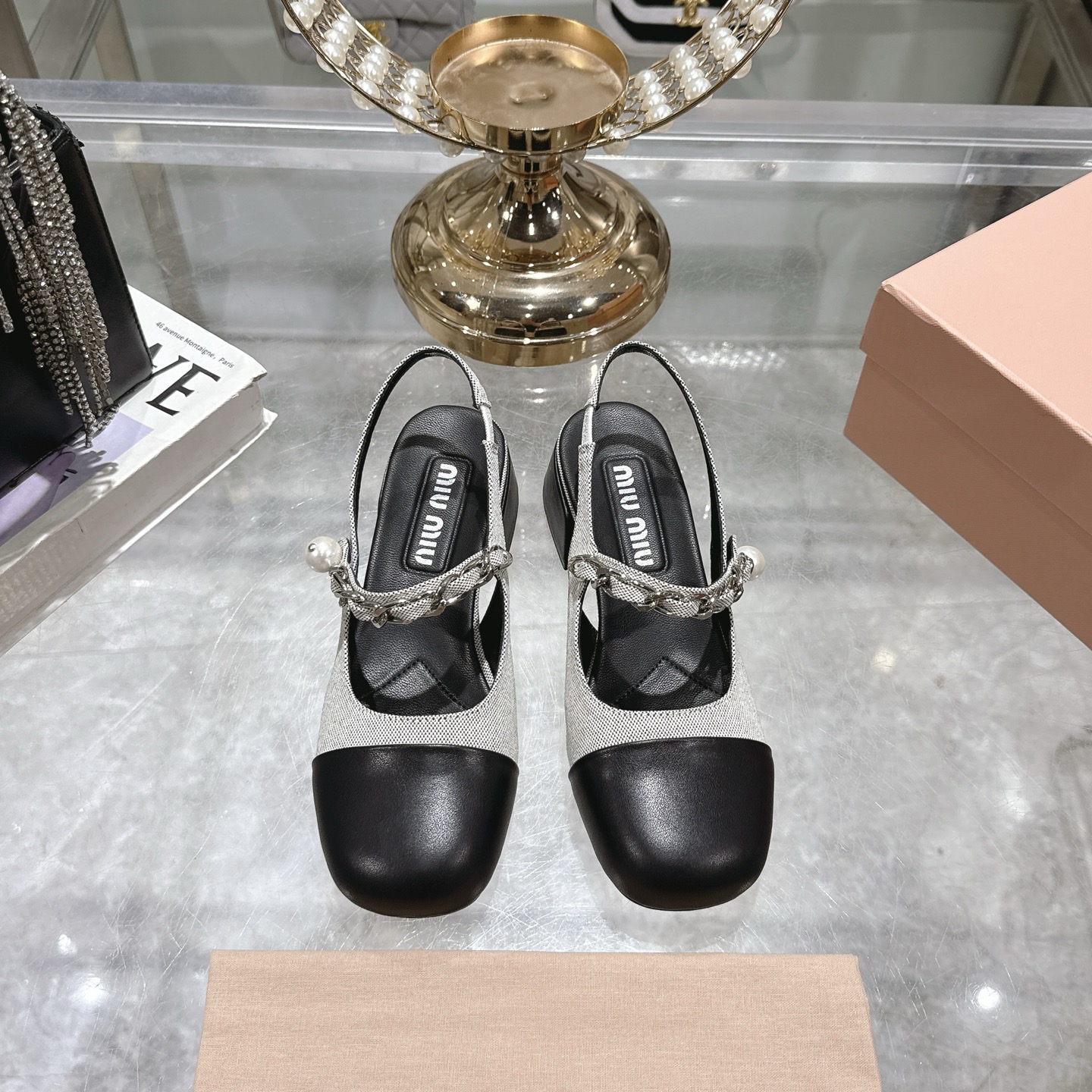 NO:228181,Sandals Miao Miao 25ss Early Spring Show new color-blocking British style Mary Jane ballet shoes·High heels single shoes Official spring and summer show new style, fashionable and versatile, salty and sweet, not polished at all, super age-reducing no matter whether you wear barefoot or socks, super invincible and versatile!  (ZP development) Custom imported upper, inner sheepskin, sole genuine leather outsole, heel height 4.5cm, size 35-39 (40 custom made, no return or exchange), sandals, sandals, mary jane, sheepskin, Leather soles, socks19860909凉鞋缪缪25ss早春走秀新款拼色英伦风玛丽珍芭蕾舞鞋·高跟单鞋 官方春夏走秀新款,时髦百搭·即可咸又可甜·一点也不磨脚·无论光脚穿还是搭配袜子穿都超级减龄 超级无敌百搭！（ZP开发） 鞋面定制进口 内里羊皮 鞋底真皮大底 跟高4.5cm 码数35-39（40订做不退换）,凉鞋,sandals,mary jane,sheepskin,Leather soles,socks,Women's Shoes