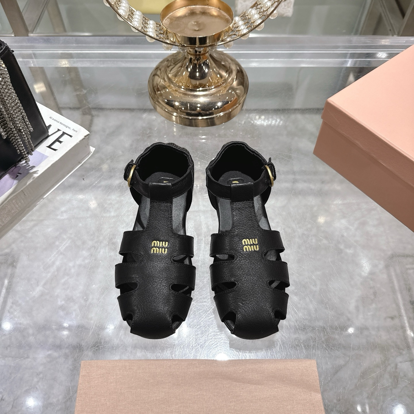 NO:260102,MiuMiu/MuMiu 25ss early spring show new style, one-length strap elastic Mary Jane ballet shoes·flat single shoes, official spring and summer show new style, fashionable and versatile, salty and sweet, not polished at all, whether worn barefoot or socks, it will reduce age, many colors, super invincible and versatile!  Custom imported cowhide, inner sheepskin, original rubber outsole, size 35-39 (40.41 custom made without return), sandals, miumiu, sandals, mary jane, cowhide, sheepskin, socks19860909MiuMiu/缪缪25ss早春走秀新款 脚背一字带弹力玛丽珍芭蕾舞鞋·平底单鞋 官方春夏走秀新款,时髦百搭·即可咸又可甜·一点也不磨脚·无论光脚穿还是搭配袜子穿都超级减龄 颜色多多 超级无敌百搭！ 鞋面定制进口牛皮 内里羊皮 鞋底原版橡胶大底 码数35-39（40.41订做不退换）,凉鞋,miumiu,sandals,mary jane,cowhide,sheepskin,socks,Women's Shoes