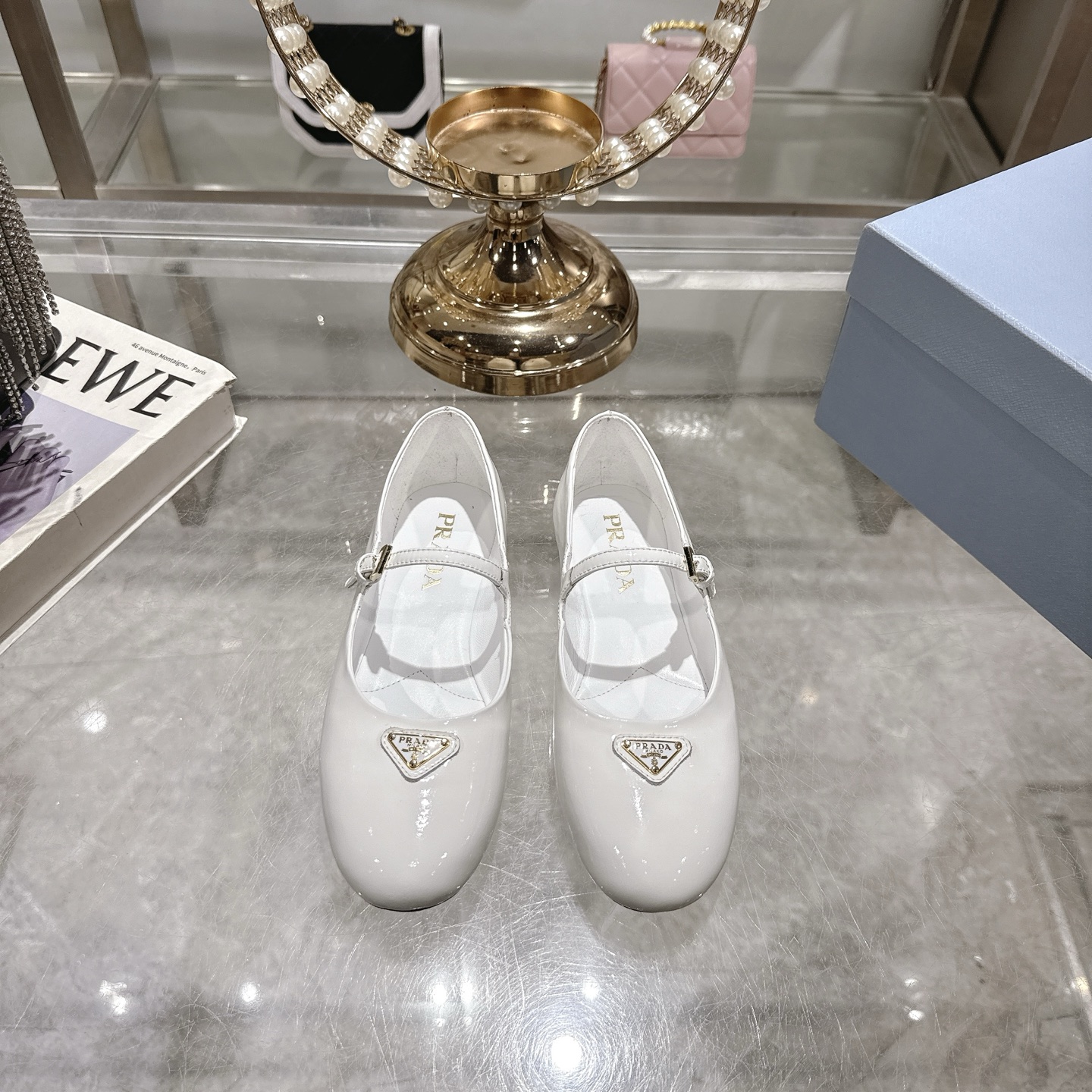 NO:246929,Flat-soled Mary Jane single shoe series (the highest version of the top packaging) PRADA spring and summer new product, one-digit new product, very comfortable to wear (the top version) strength is coming!  Retro cute Prada Princess candy style flat rubber single shoes, major internet celebrities gathered a magical tool for planting grass, love for flat shoes, from bags to shoes ~ classic design, and a little cuter! Very rare new model size 34-40, single shoes, prada, prada, mary jane, flats19860909平底玛丽珍单鞋系列 (顶级包装配套最高版本) PRADA 普拉达春夏新品,一字新品 上脚非常舒适(顶级版本)实力来袭！ 复古可爱普拉达公主糖果风平底橡胶单鞋, 各大网红集结种草神器,对平底鞋的热爱,从包包到了鞋子~设计经典,价格也更可爱一点!非常难得新款码数34-40,单鞋,prada,prada,mary jane,flats,Women's Shoes