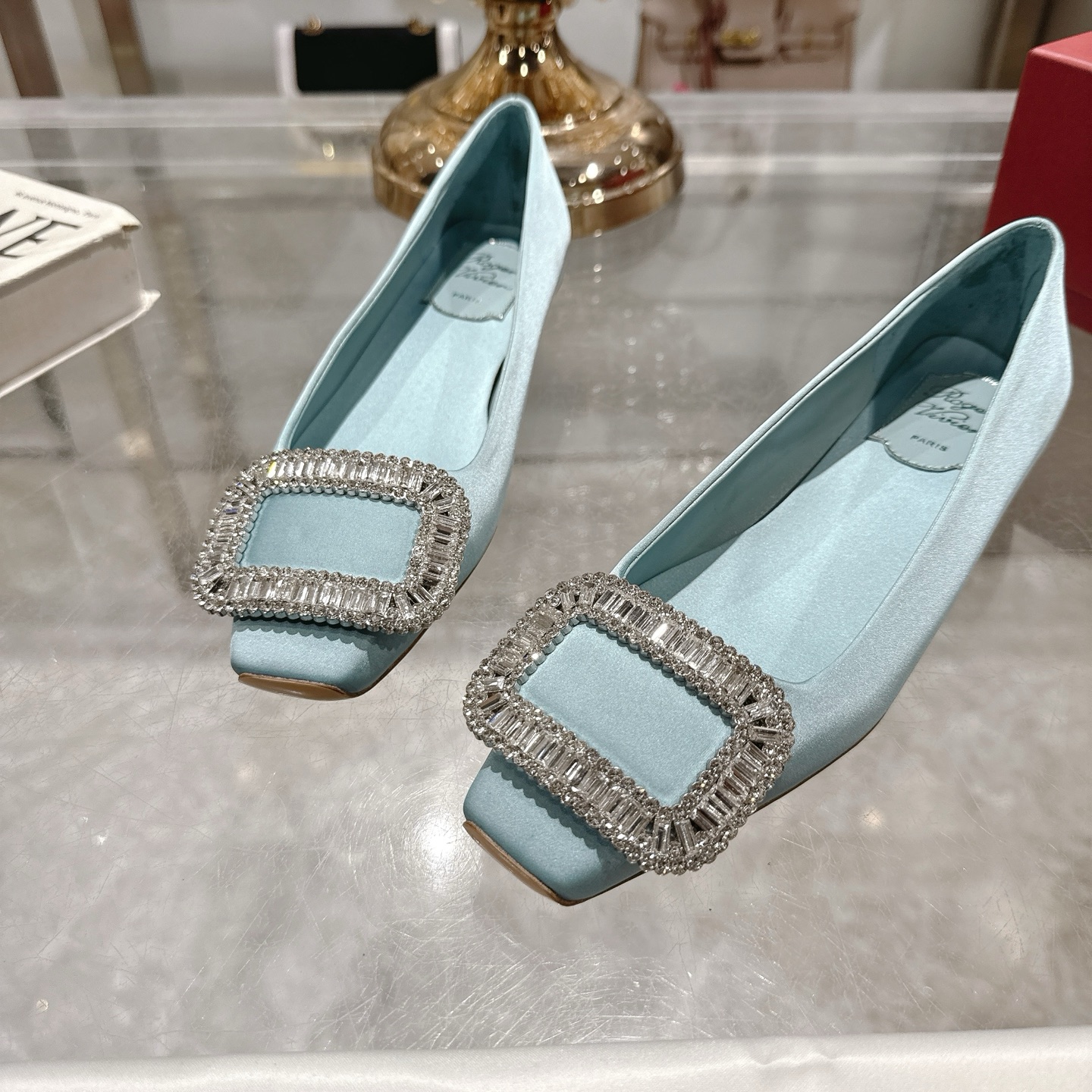 Roger Vivier Bell Vivier Silk Satin Pumps with Crystal Buckle 8 i1744872162679 5144 0 6