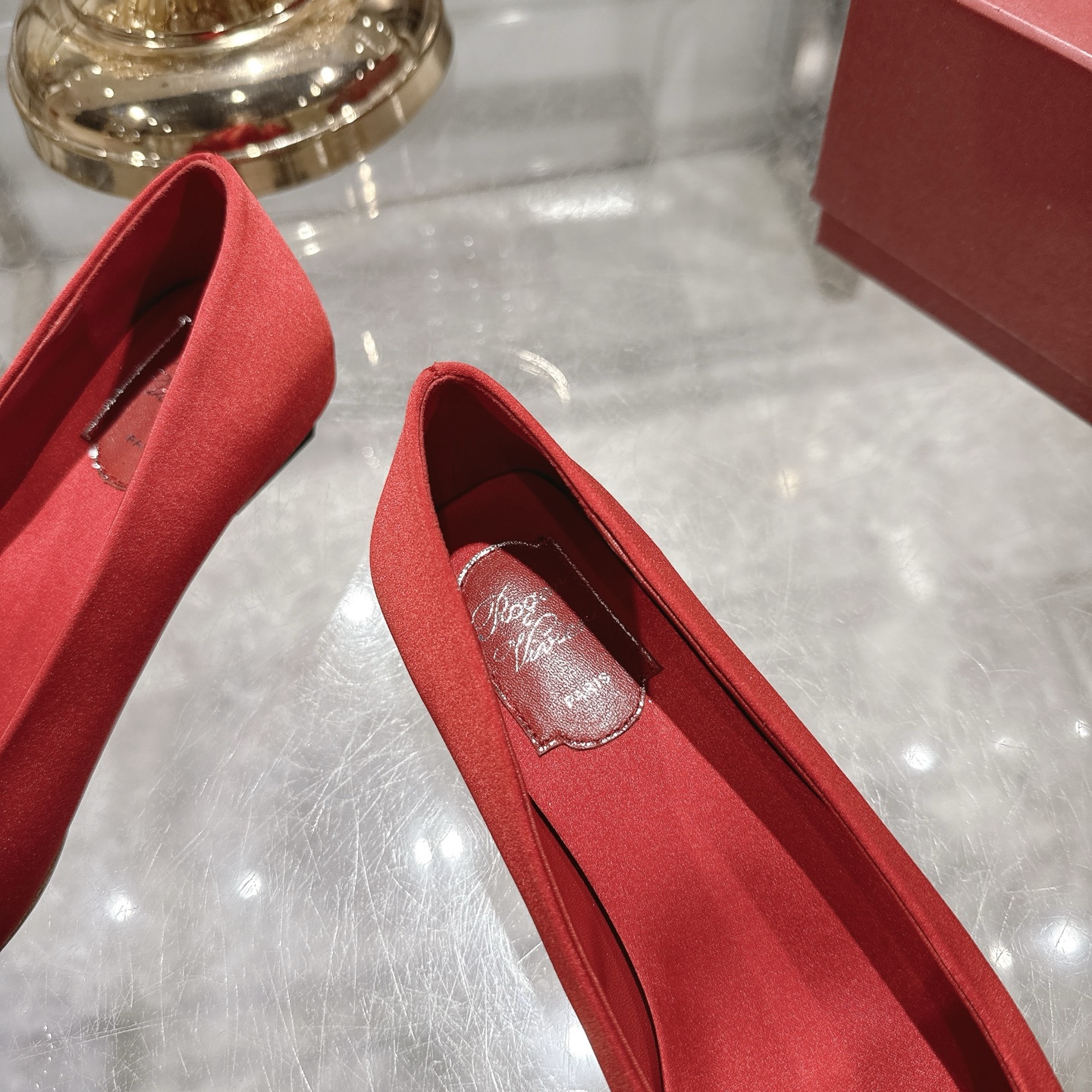 Roger Vivier Bell Vivier Silk Satin Pumps with Crystal Buckle 8 i1744872414850 2886 0 6