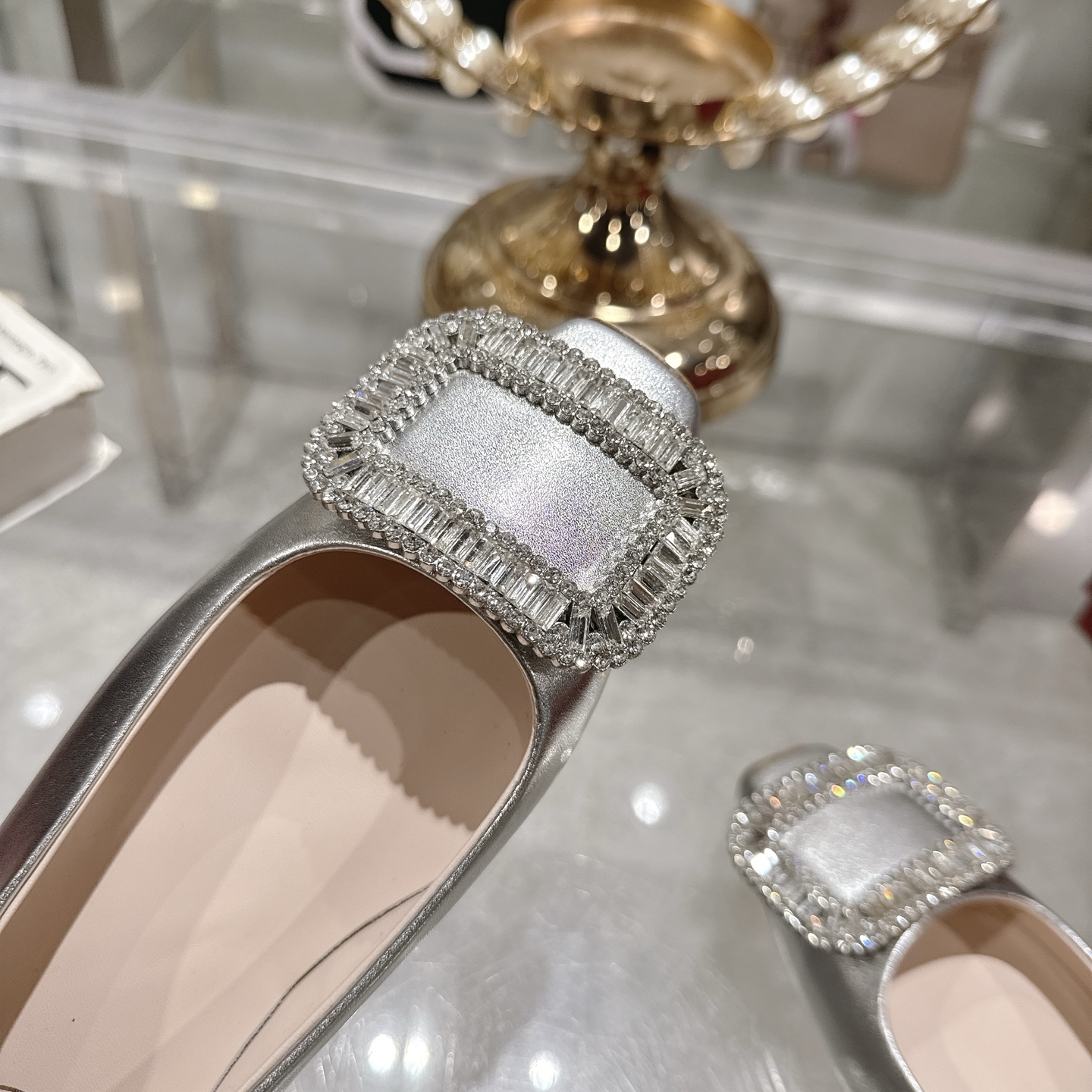Roger Vivier Bell Vivier Crystal-Embellished Satin Ballet Flats 9 i1744872442159 3356 0 7