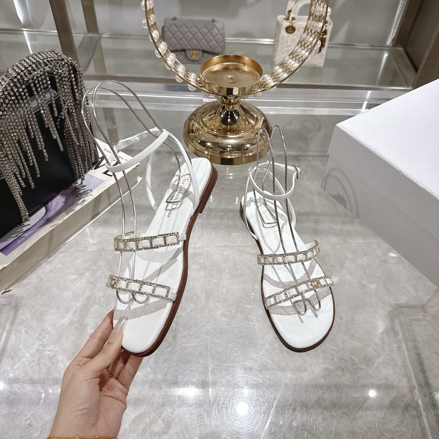 Dior 25SS White Leather Flat Sandals with Crystal Chain Detail 5 i1746270029470 8784 0 3