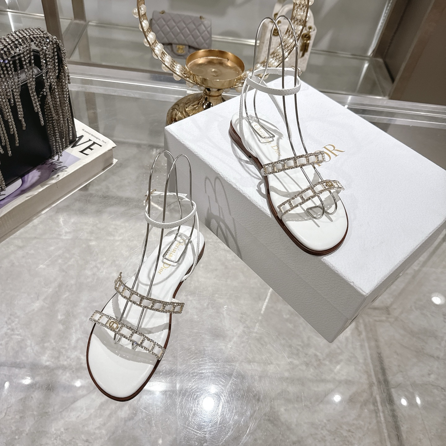 Dior 25SS White Leather Flat Sandals with Crystal Chain Detail 7 i1746270029483 9788 0 5