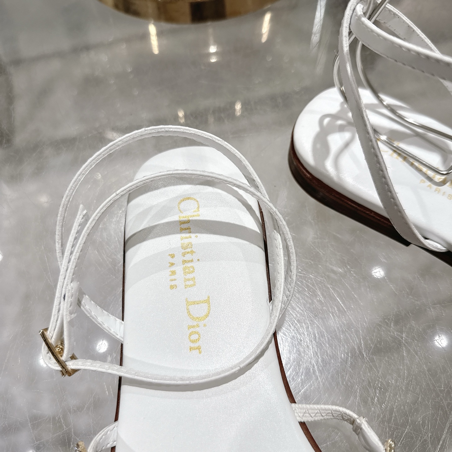 Dior 25SS White Leather Flat Sandals with Crystal Chain Detail 9 i1746270029534 3286 0 7