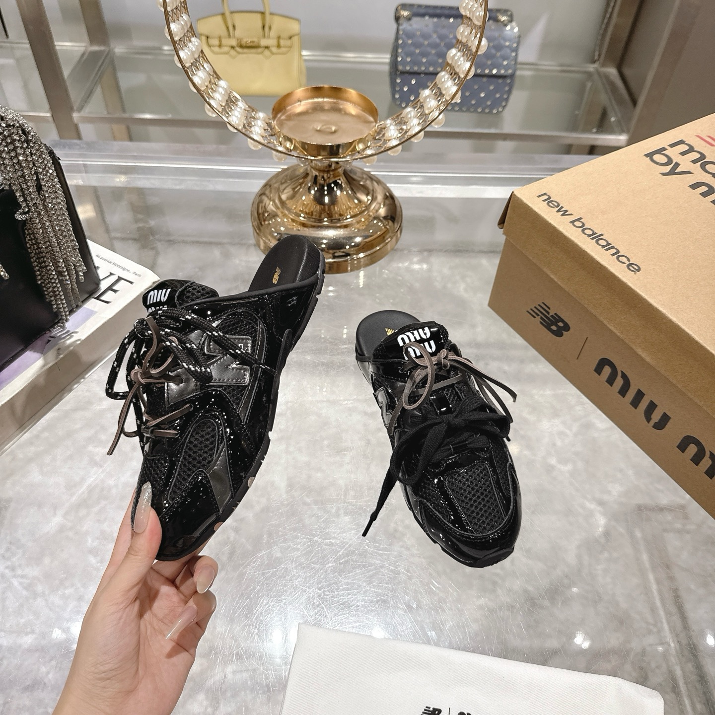 Factory 240New BalanceMIU MIU semipantalones de cabeza de marca compartida: este par de zapatillas d